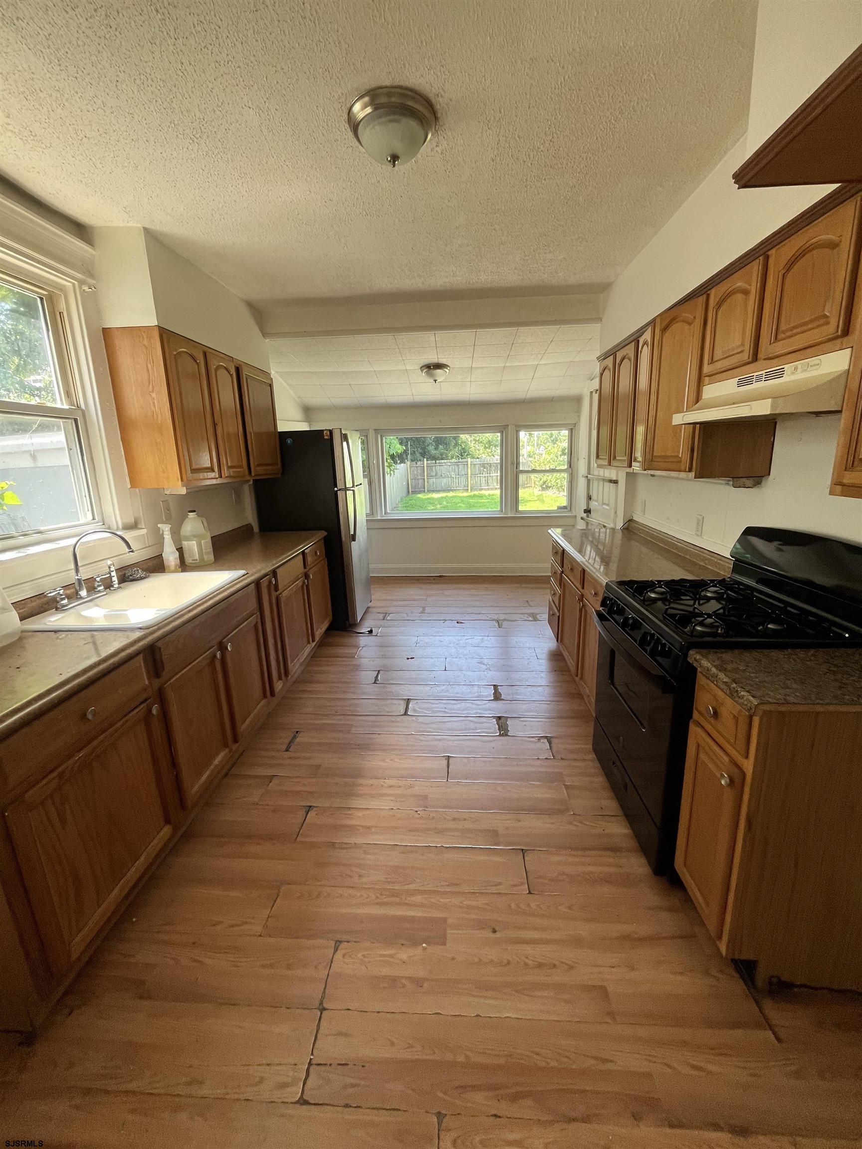 Atlantic City, New Jersey 08401, United States, 3 Bedrooms Bedrooms, ,2 BathroomsBathrooms,Residential,Pending,181147