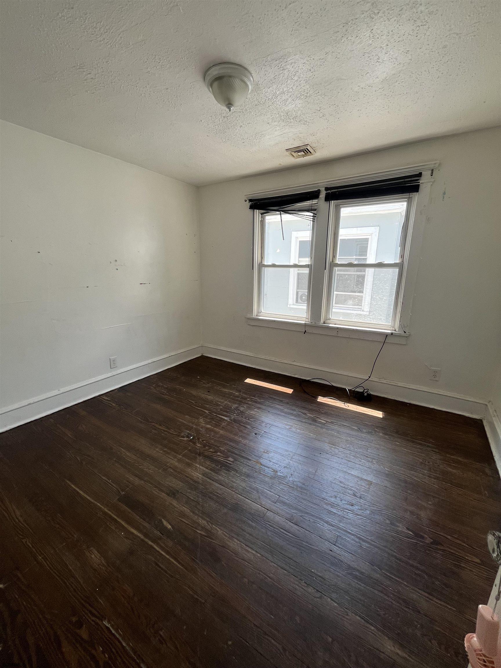 Atlantic City, New Jersey 08401, United States, 3 Bedrooms Bedrooms, ,2 BathroomsBathrooms,Residential,Pending,181147