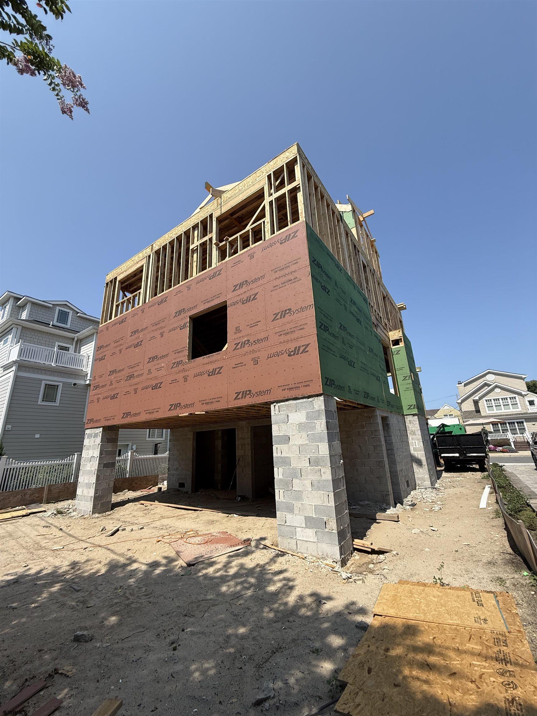 104 S Thurlow Ave