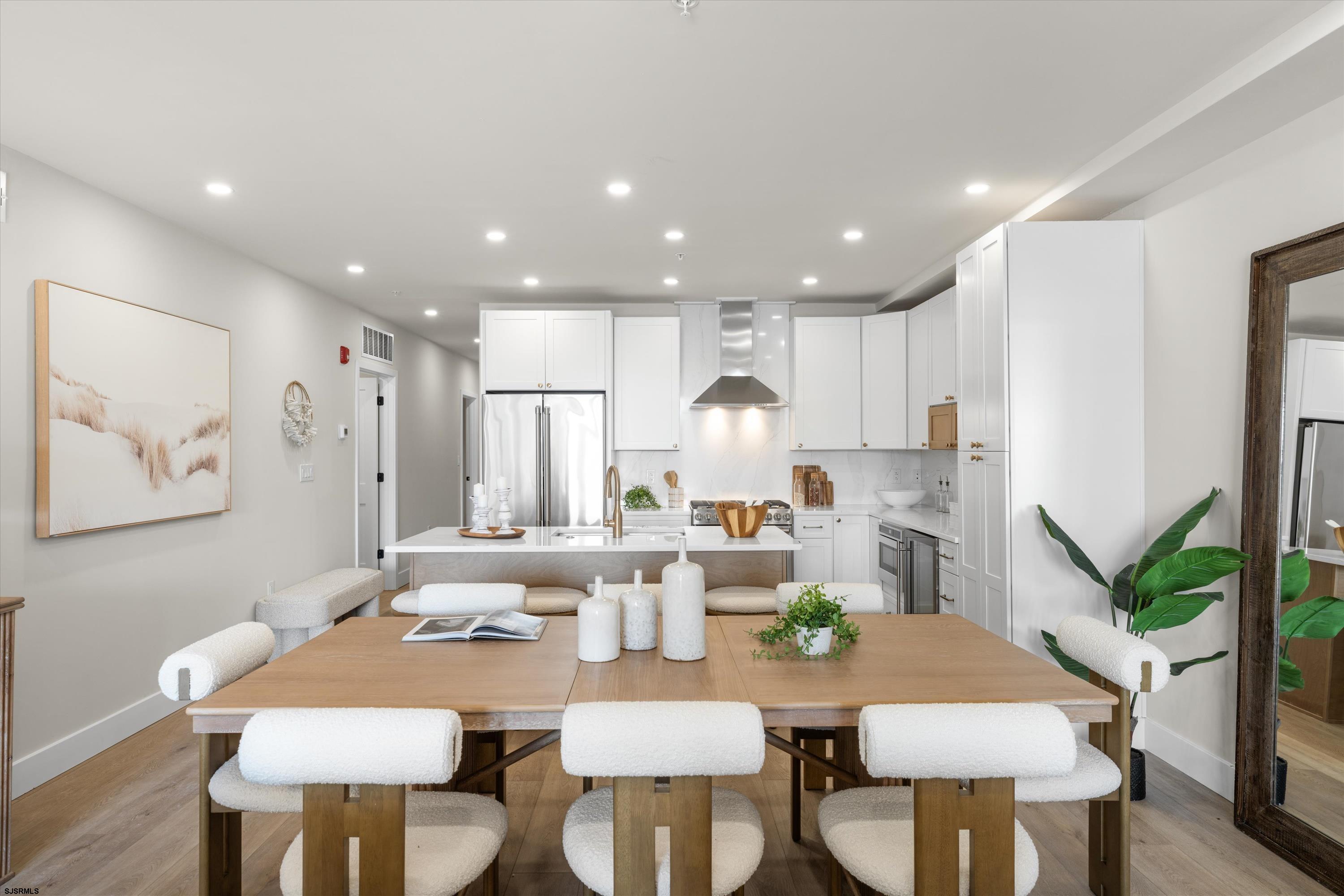 323 E Oak 202