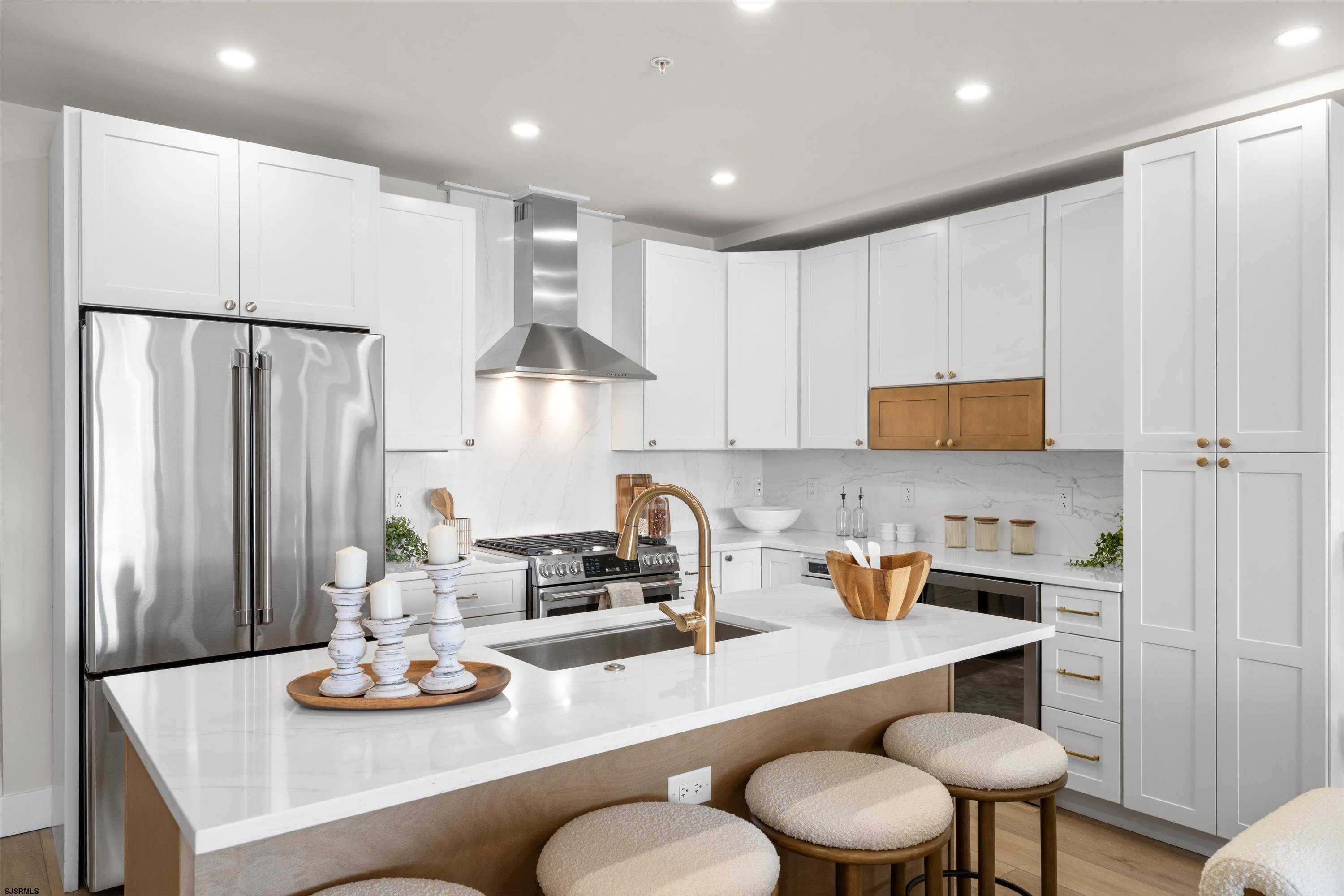 323 E Oak 202