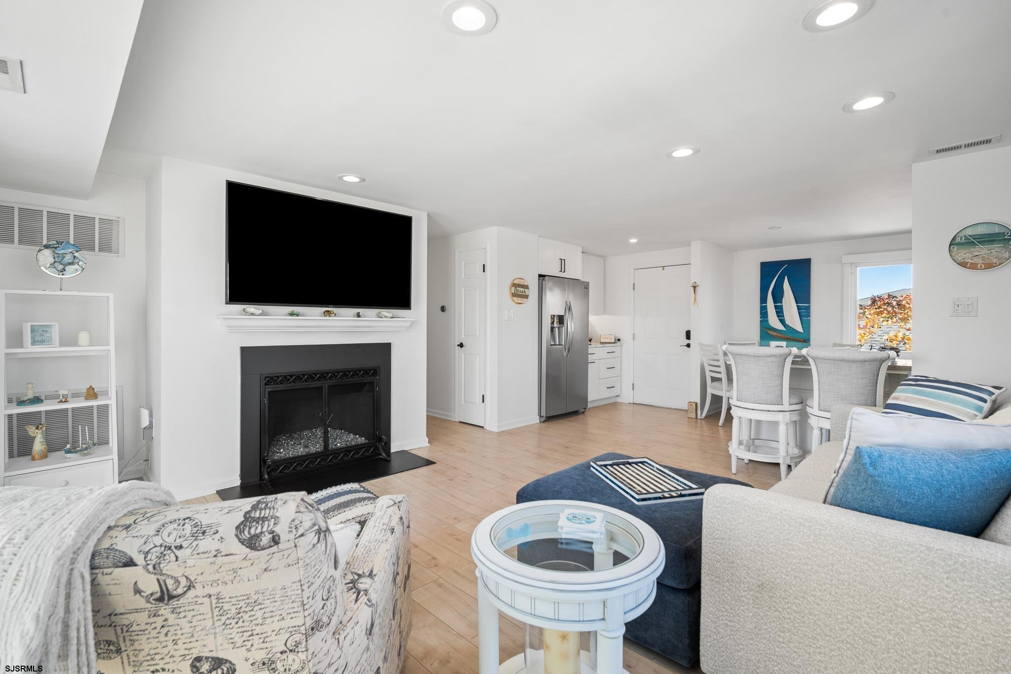 12 N Madison C