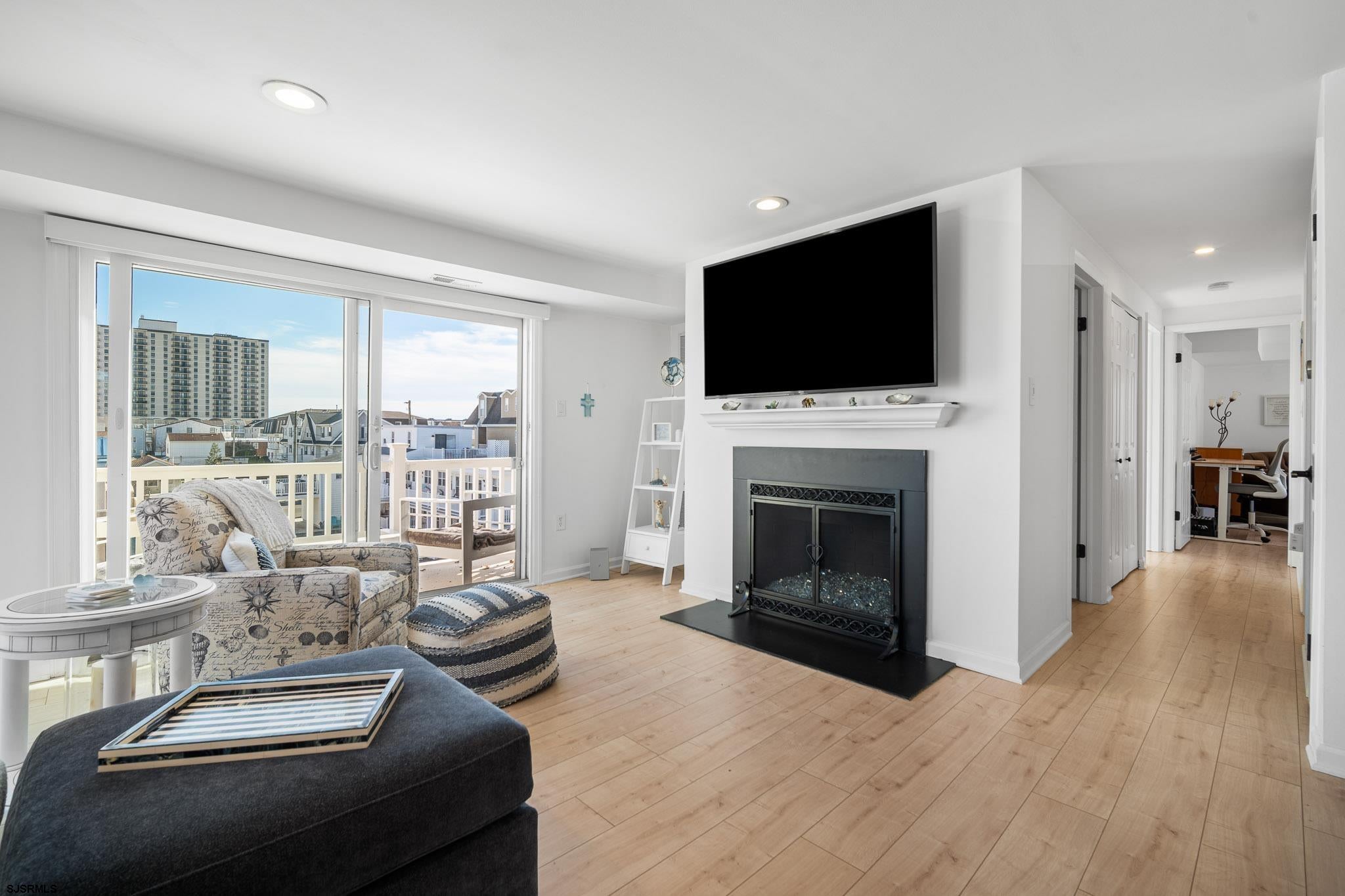 12 N Madison C