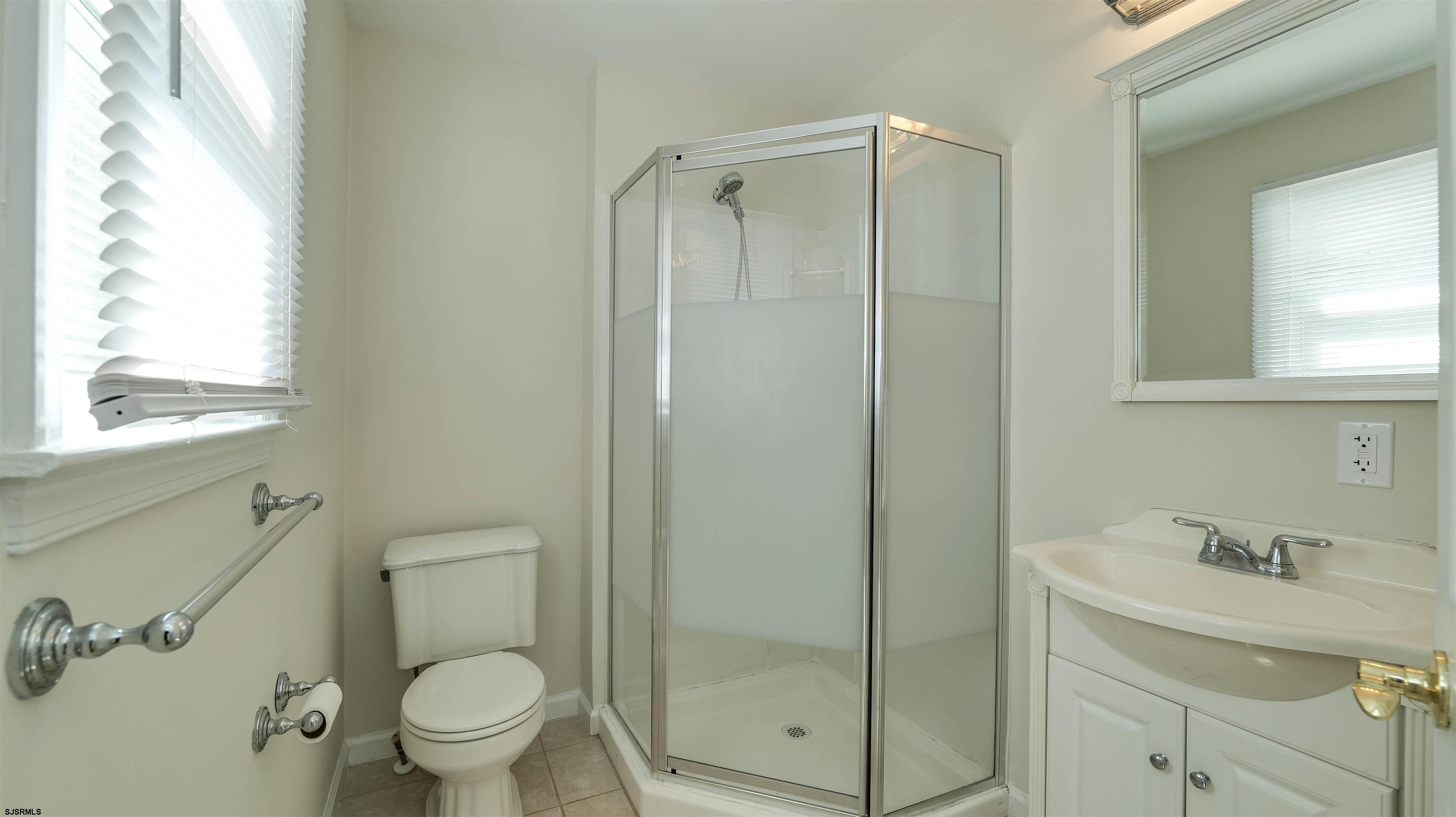 Somers Point, New Jersey 08244, United States, 2 Bedrooms Bedrooms, ,2 BathroomsBathrooms,Residential,Pending,93619