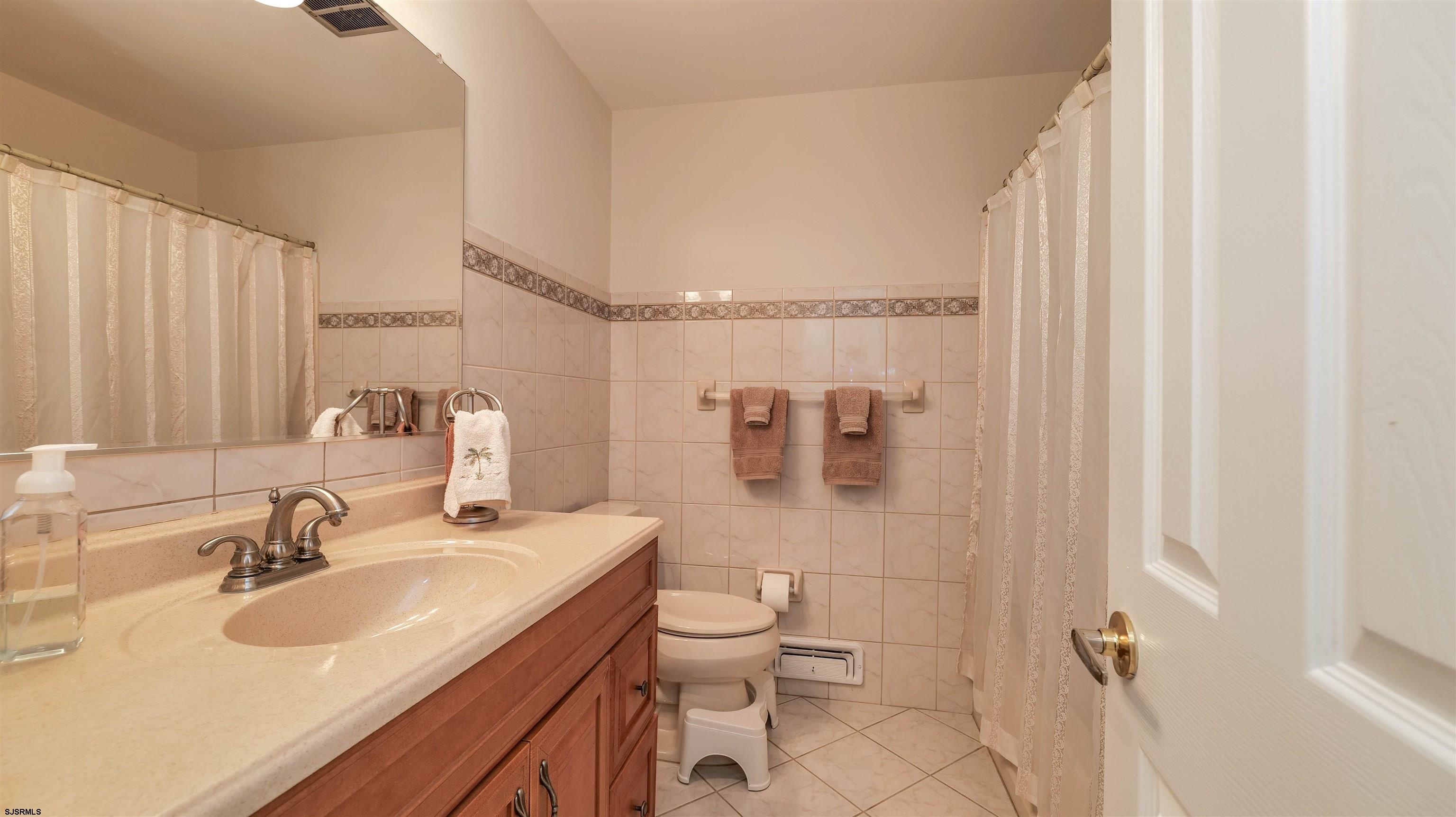 Somers Point, New Jersey 08244, United States, 2 Bedrooms Bedrooms, ,2 BathroomsBathrooms,Residential,Pending,93619