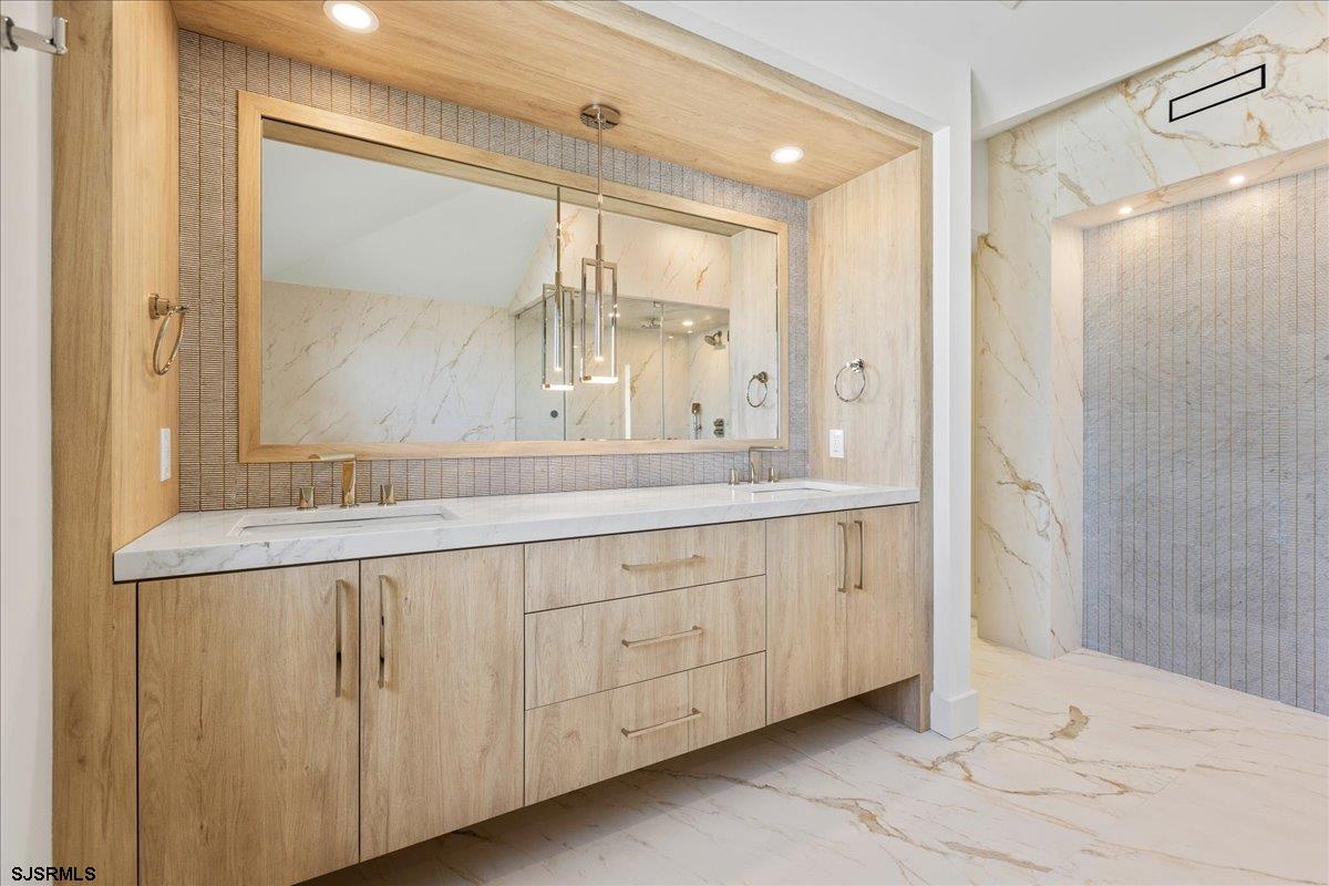 Margate, New Jersey 08402, United States, 6 Bedrooms Bedrooms, ,7 BathroomsBathrooms,Residential,Pending,9310