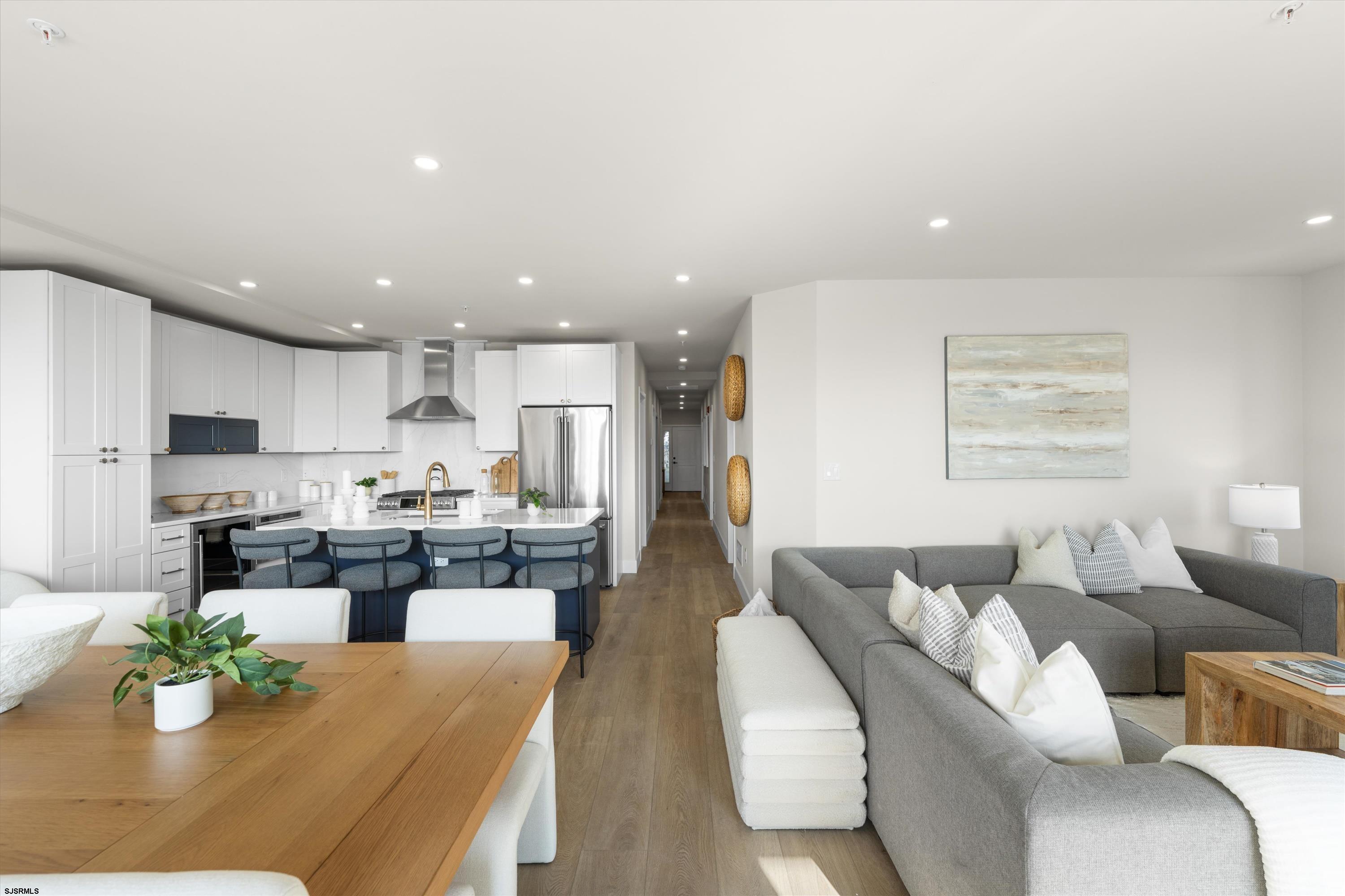 323 E Oak 201