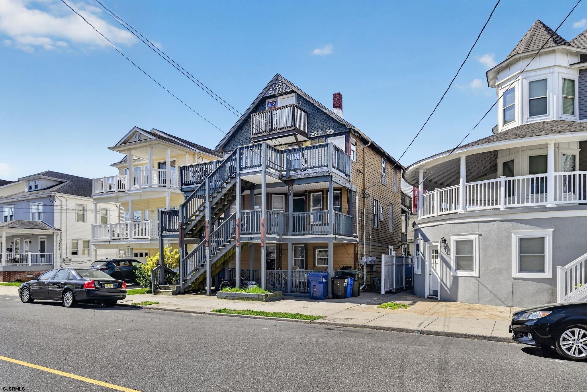 206 E Glenwood