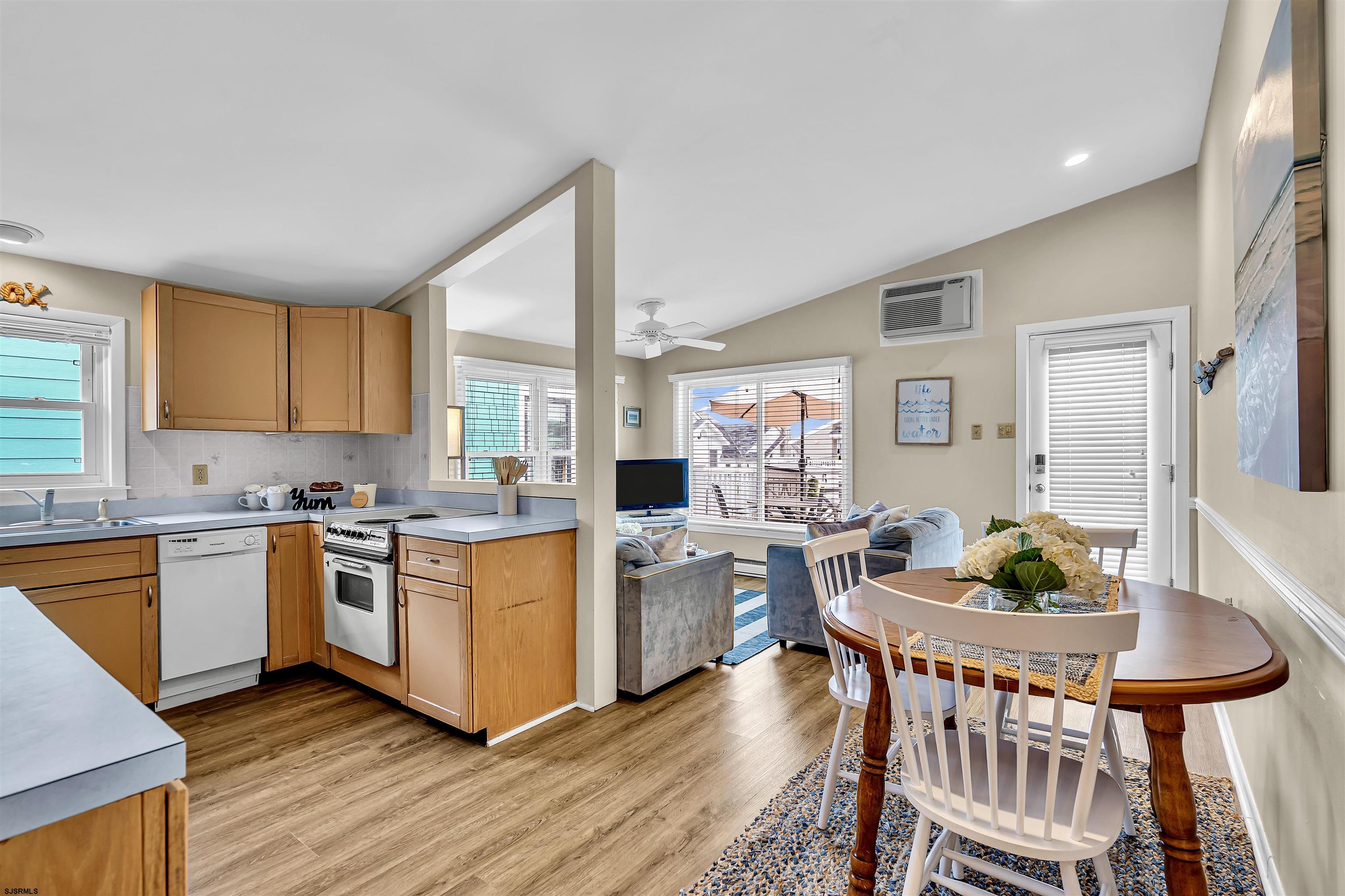 Ocean City, New Jersey 08226, United States, 2 Bedrooms Bedrooms, ,1 BathroomBathrooms,Residential,Active,187969