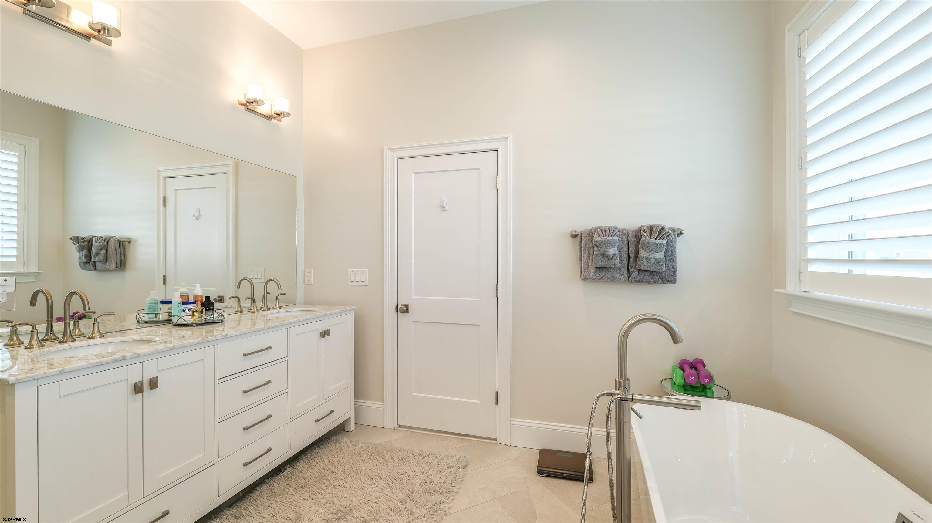 Margate, New Jersey 08402, United States, 5 Bedrooms Bedrooms, ,6 BathroomsBathrooms,Residential,Active,93448