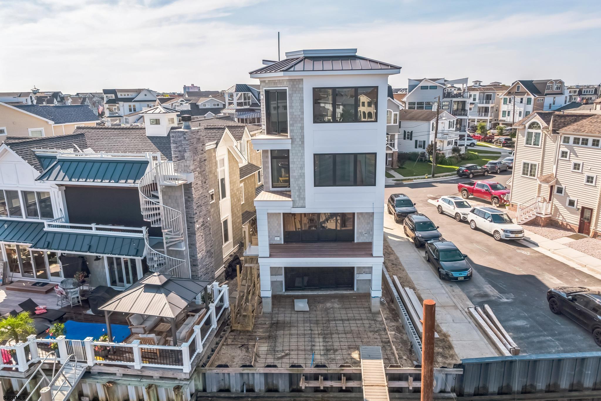 233 W 17th St