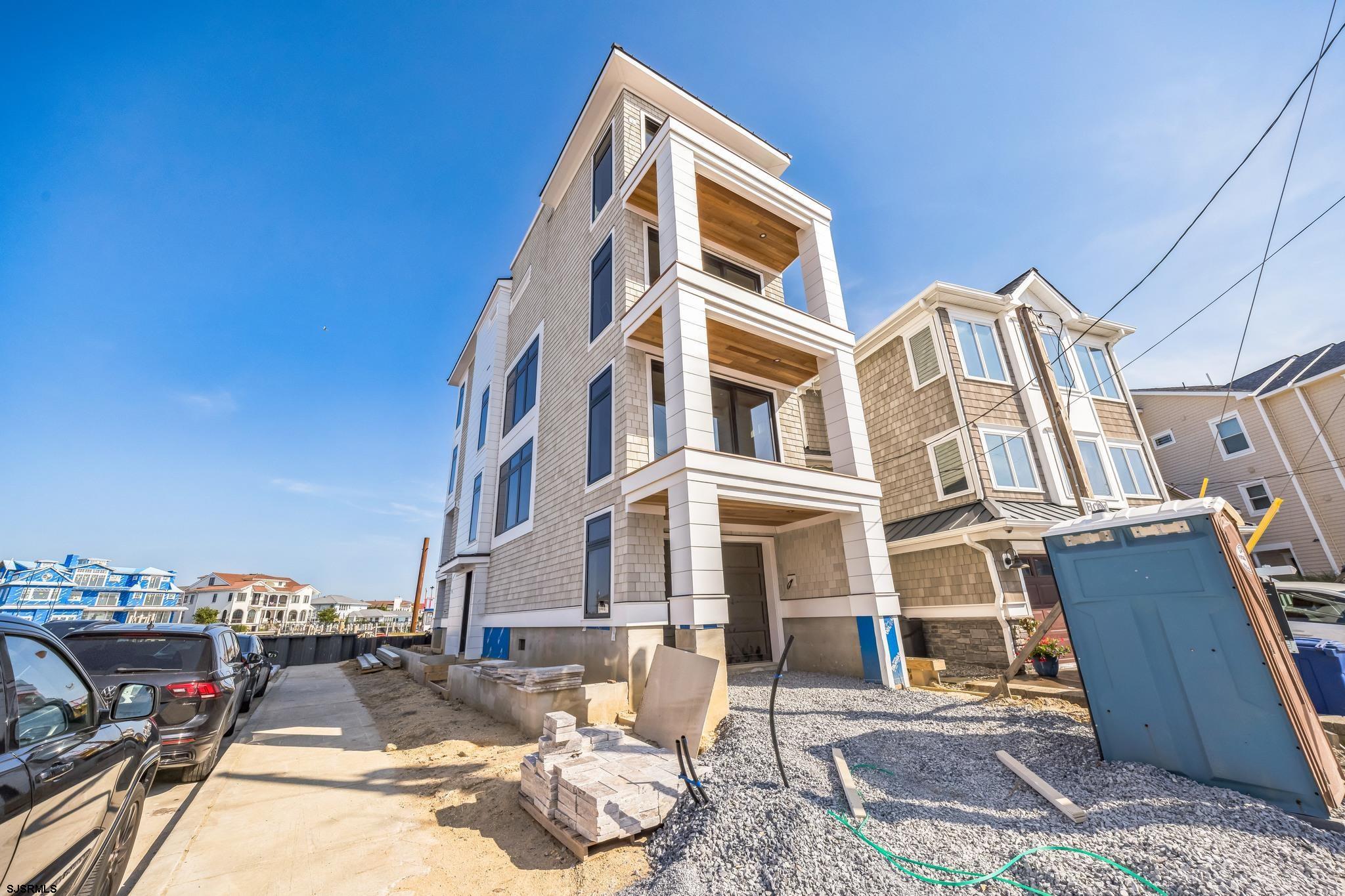 233 W 17th St