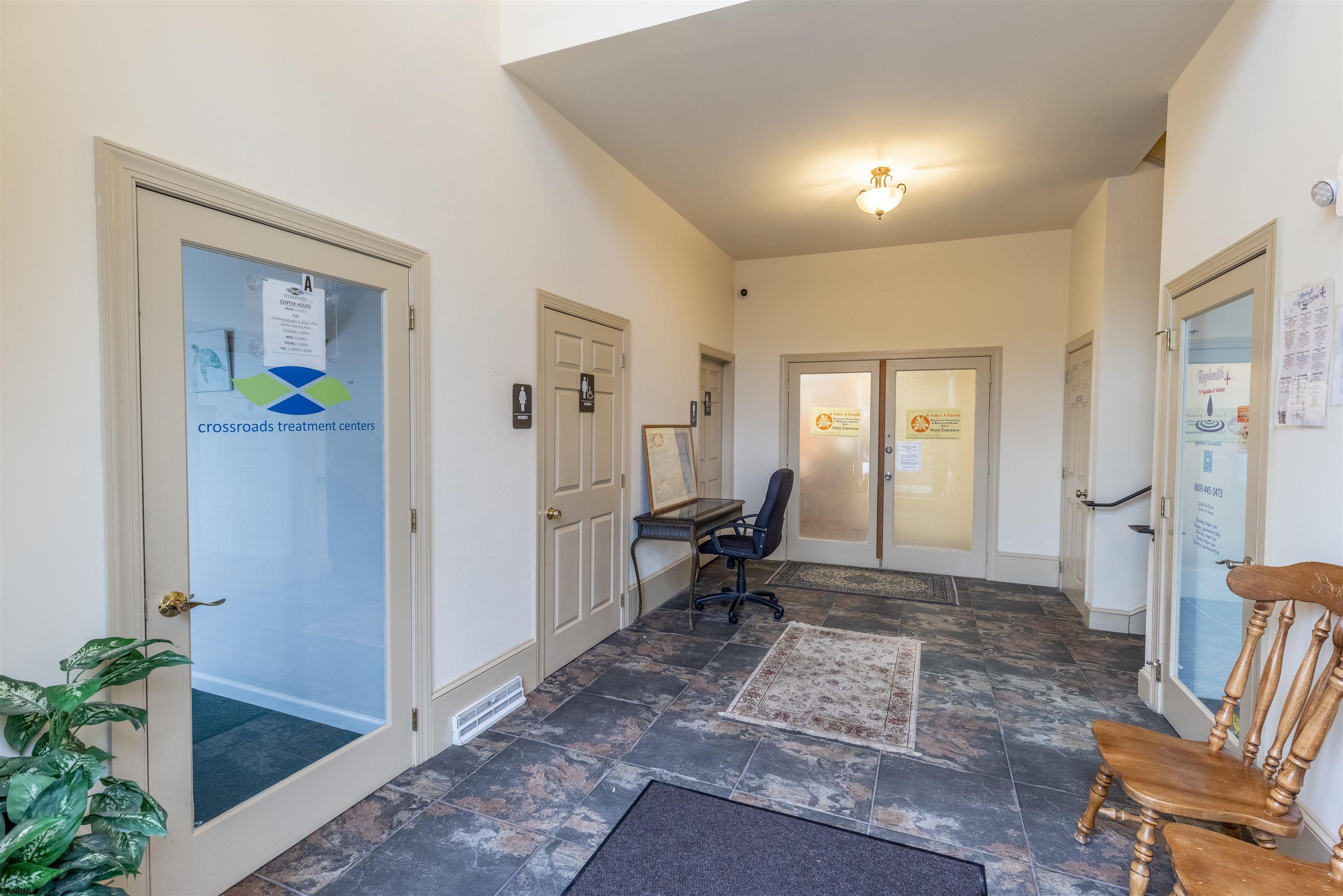 337 E Jimmie Leeds