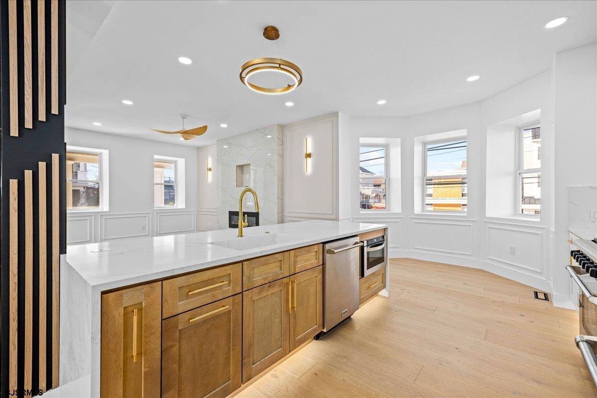 Ventnor, New Jersey 08402, United States, 6 Bedrooms Bedrooms, ,6 BathroomsBathrooms,Residential,Active,250671