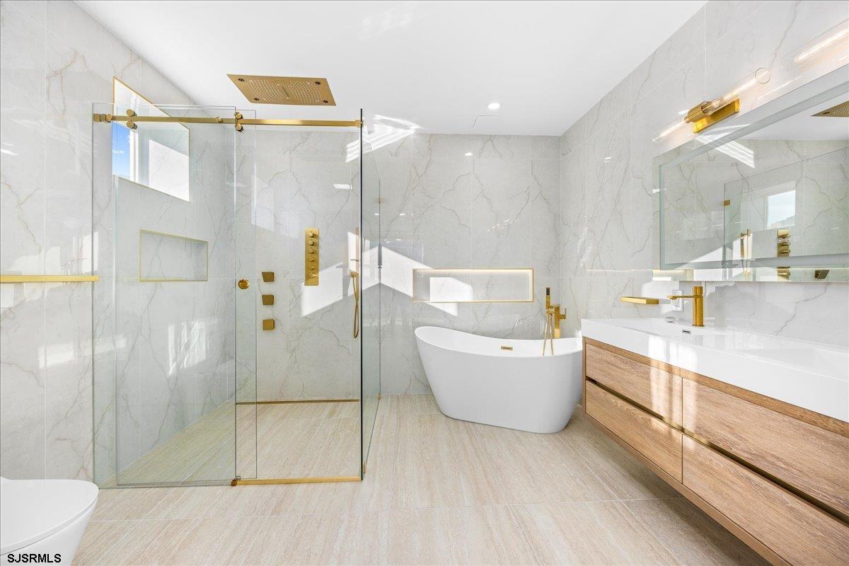 Ventnor, New Jersey 08402, United States, 6 Bedrooms Bedrooms, ,6 BathroomsBathrooms,Residential,Active,250671