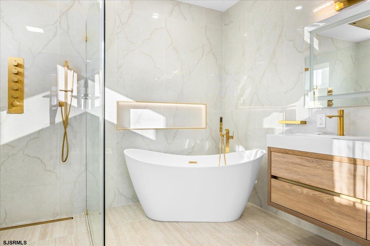 Ventnor, New Jersey 08402, United States, 6 Bedrooms Bedrooms, ,6 BathroomsBathrooms,Residential,Active,250671