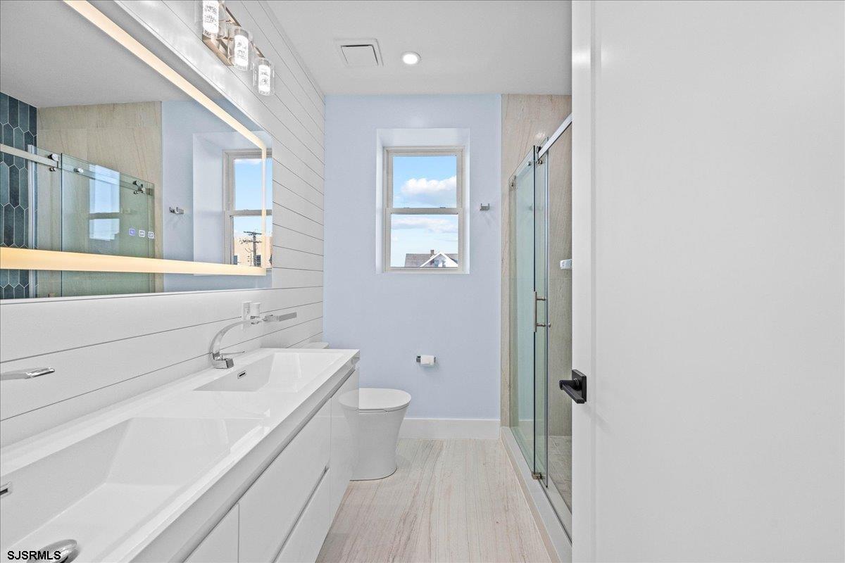 Ventnor, New Jersey 08402, United States, 6 Bedrooms Bedrooms, ,6 BathroomsBathrooms,Residential,Active,250671