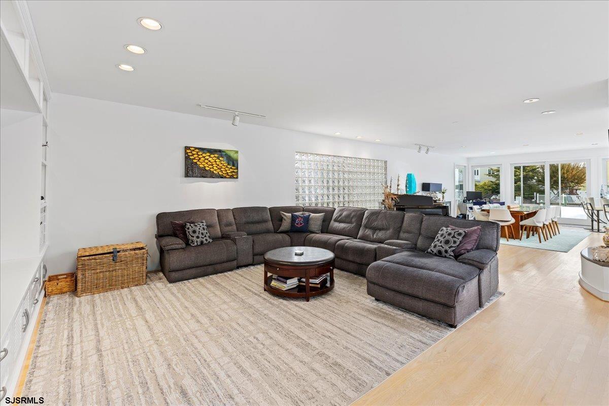 Margate, New Jersey 08402, United States, 4 Bedrooms Bedrooms, ,4 BathroomsBathrooms,Residential,Active,28232