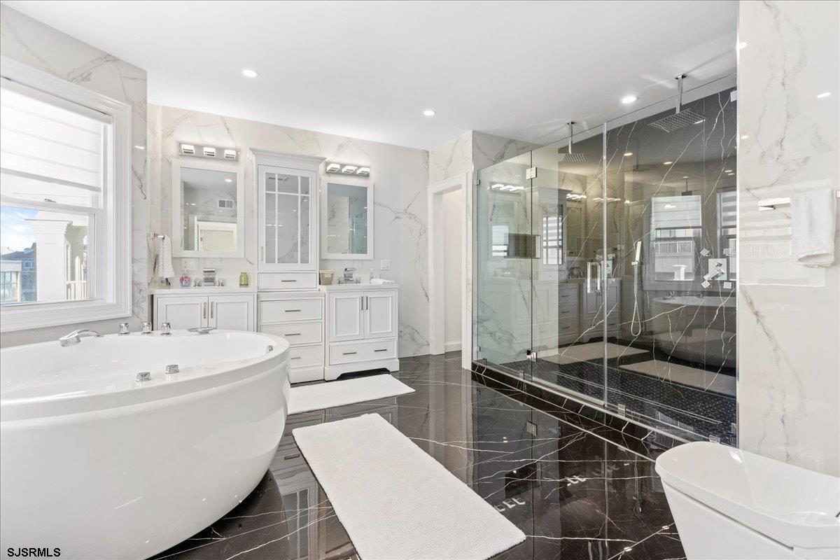 Ventnor, New Jersey 08406, United States, 7 Bedrooms Bedrooms, ,6 BathroomsBathrooms,Residential,Active,222491