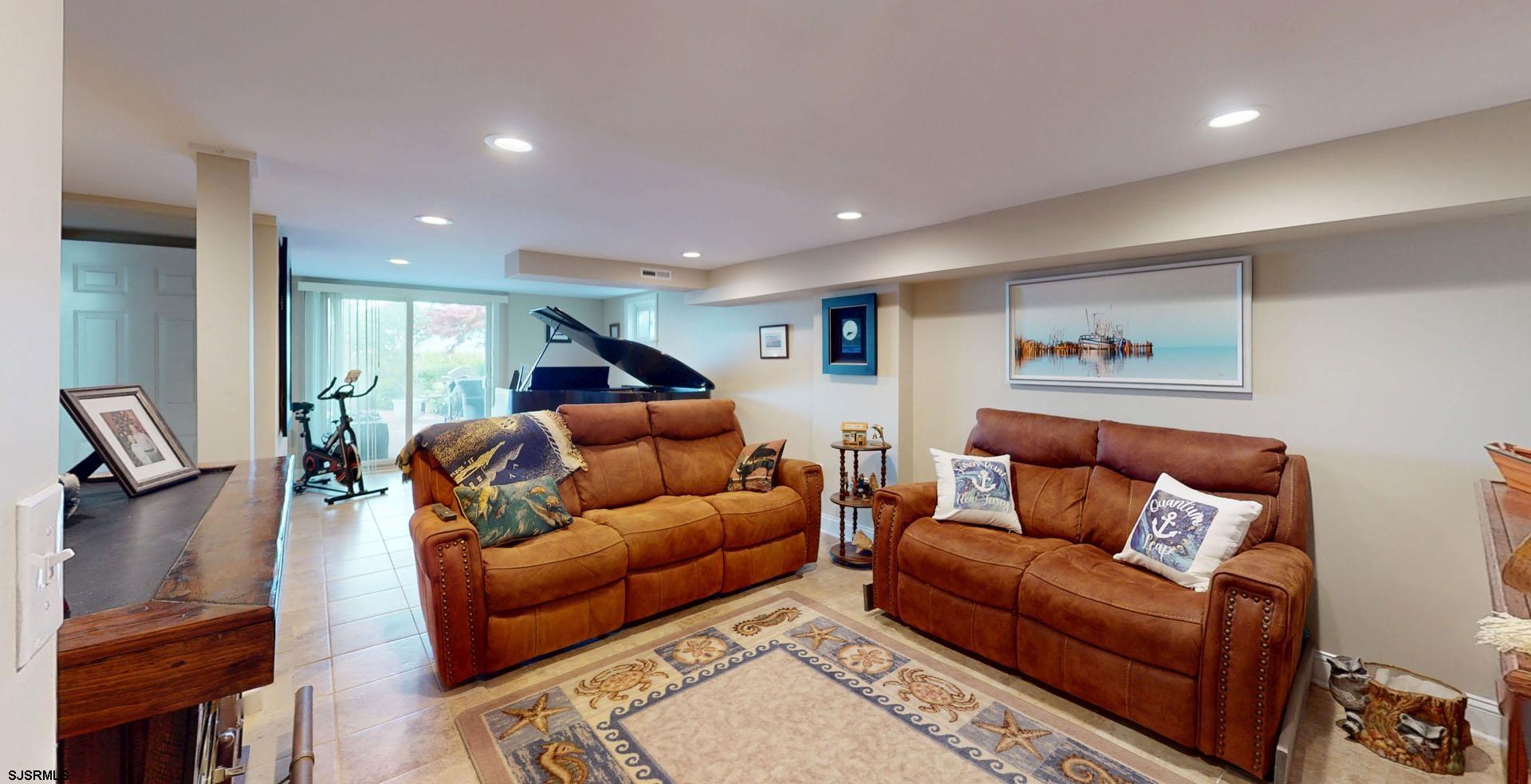 Somers Point, New Jersey 08244, United States, 4 Bedrooms Bedrooms, ,2 BathroomsBathrooms,Residential,Active,129832