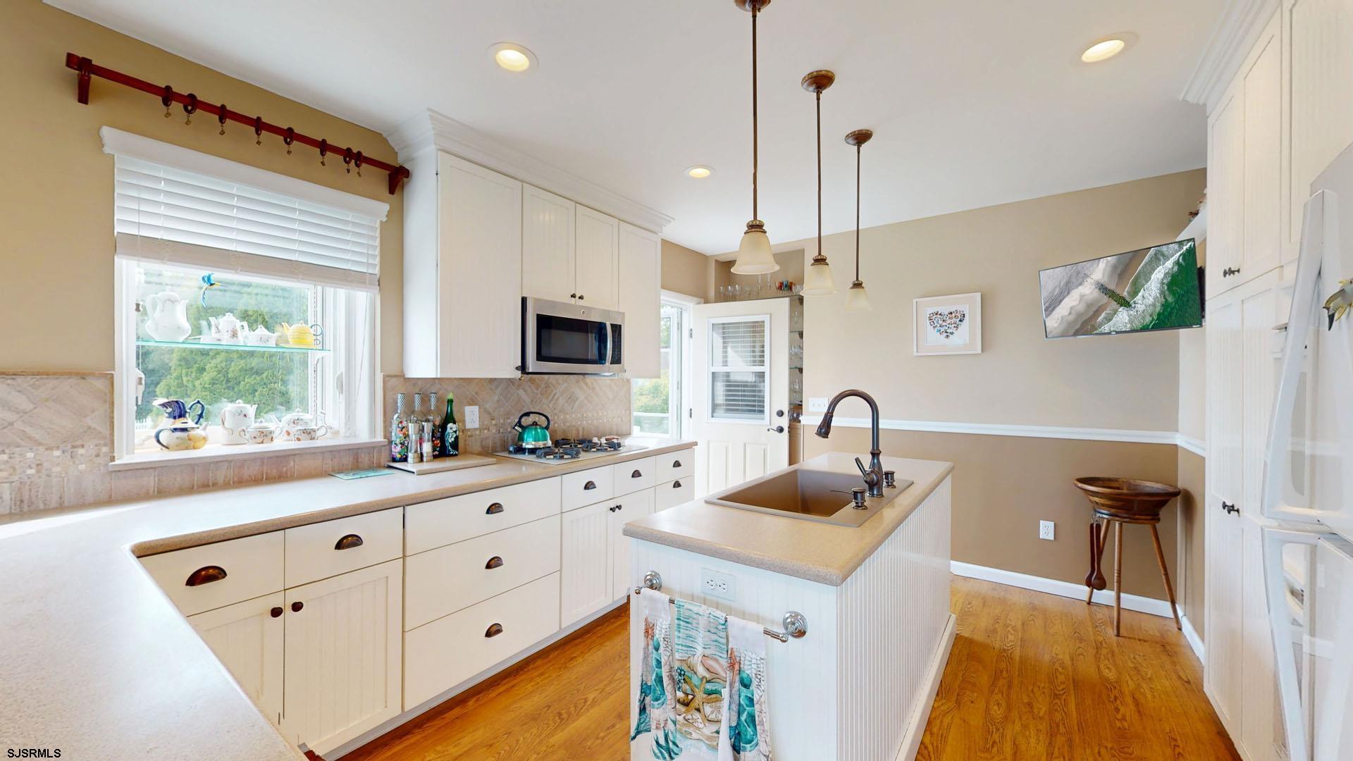 Somers Point, New Jersey 08244, United States, 4 Bedrooms Bedrooms, ,2 BathroomsBathrooms,Residential,Active,129832