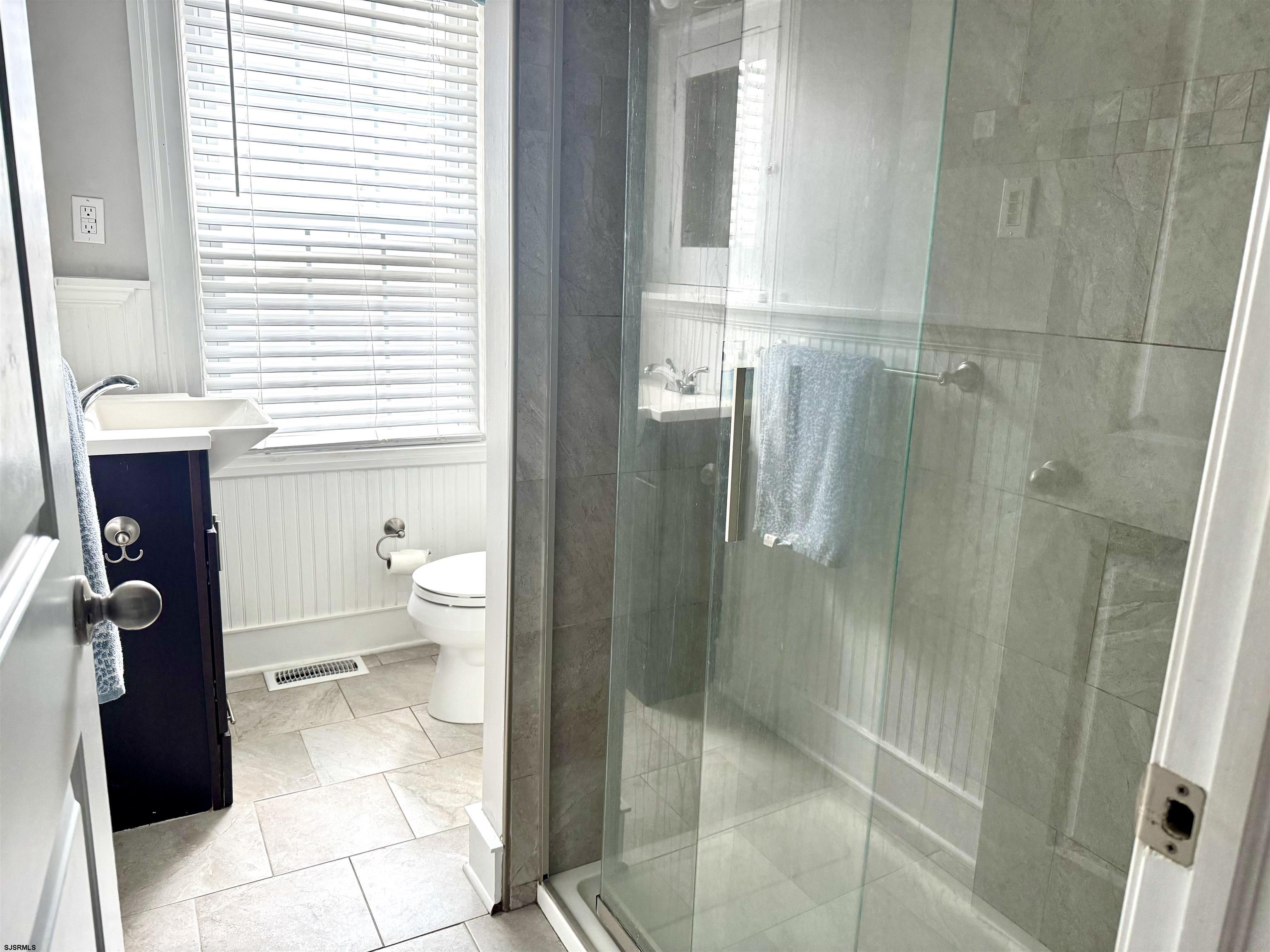 Margate, New Jersey 08402, United States, 2 Bedrooms Bedrooms, ,1 BathroomBathrooms,Residential,Active,239780