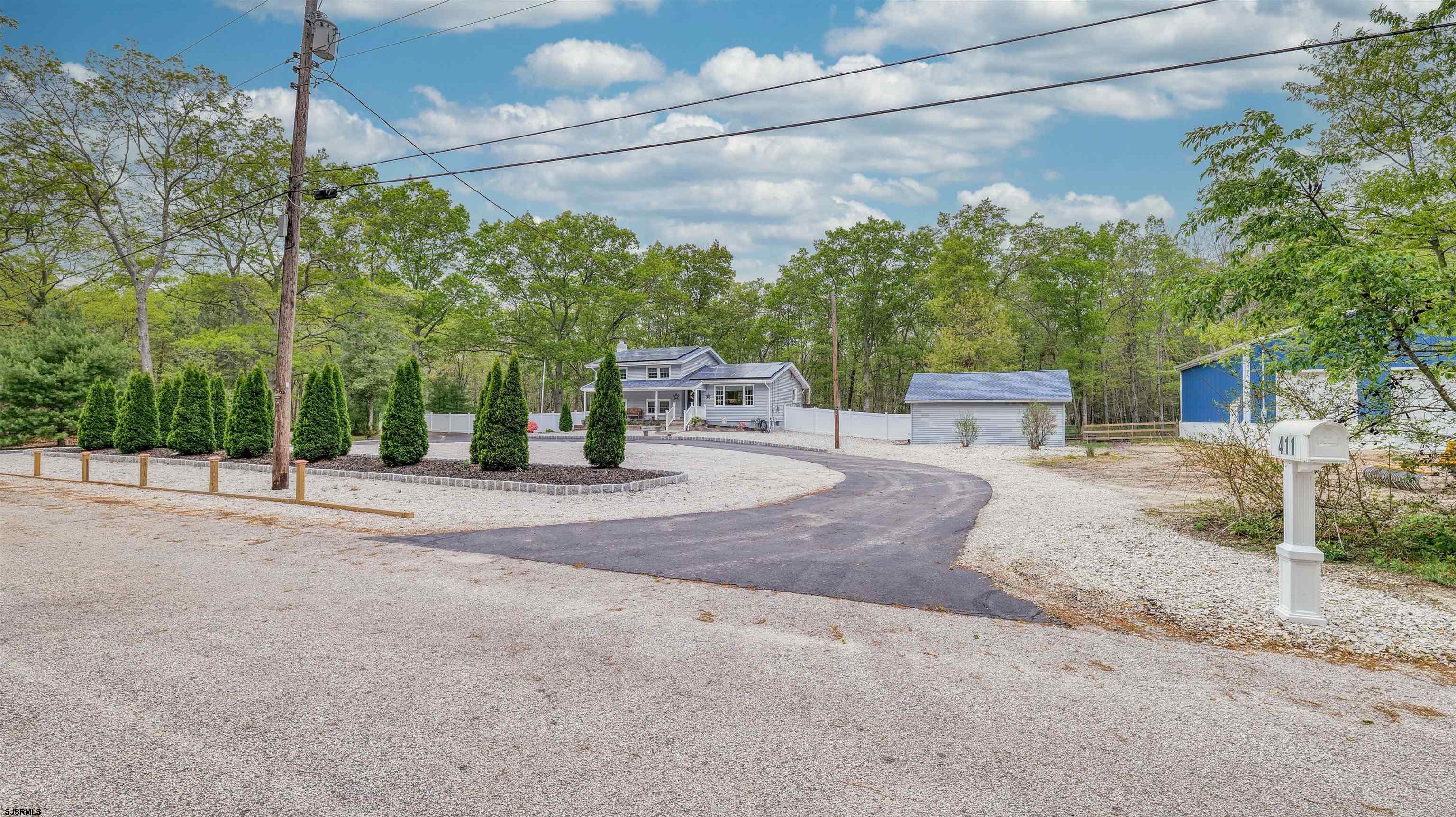411 Spencer Ln