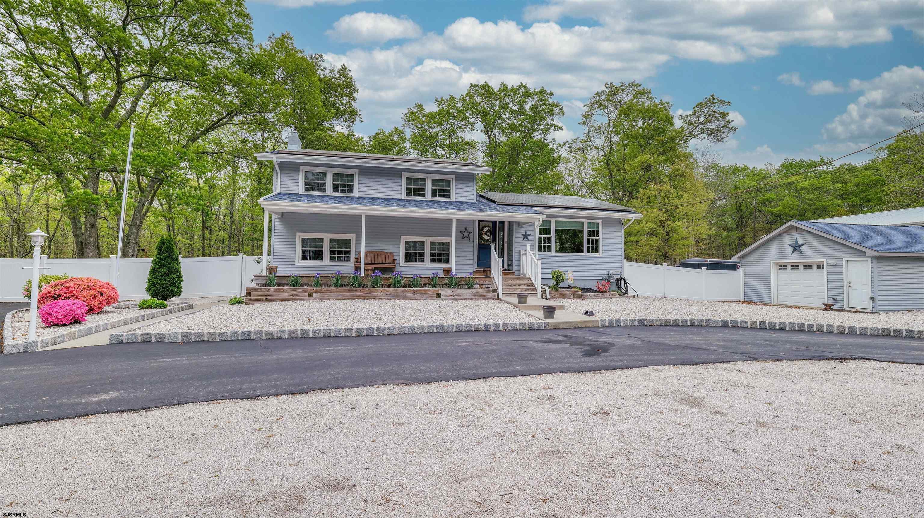 411 Spencer Ln