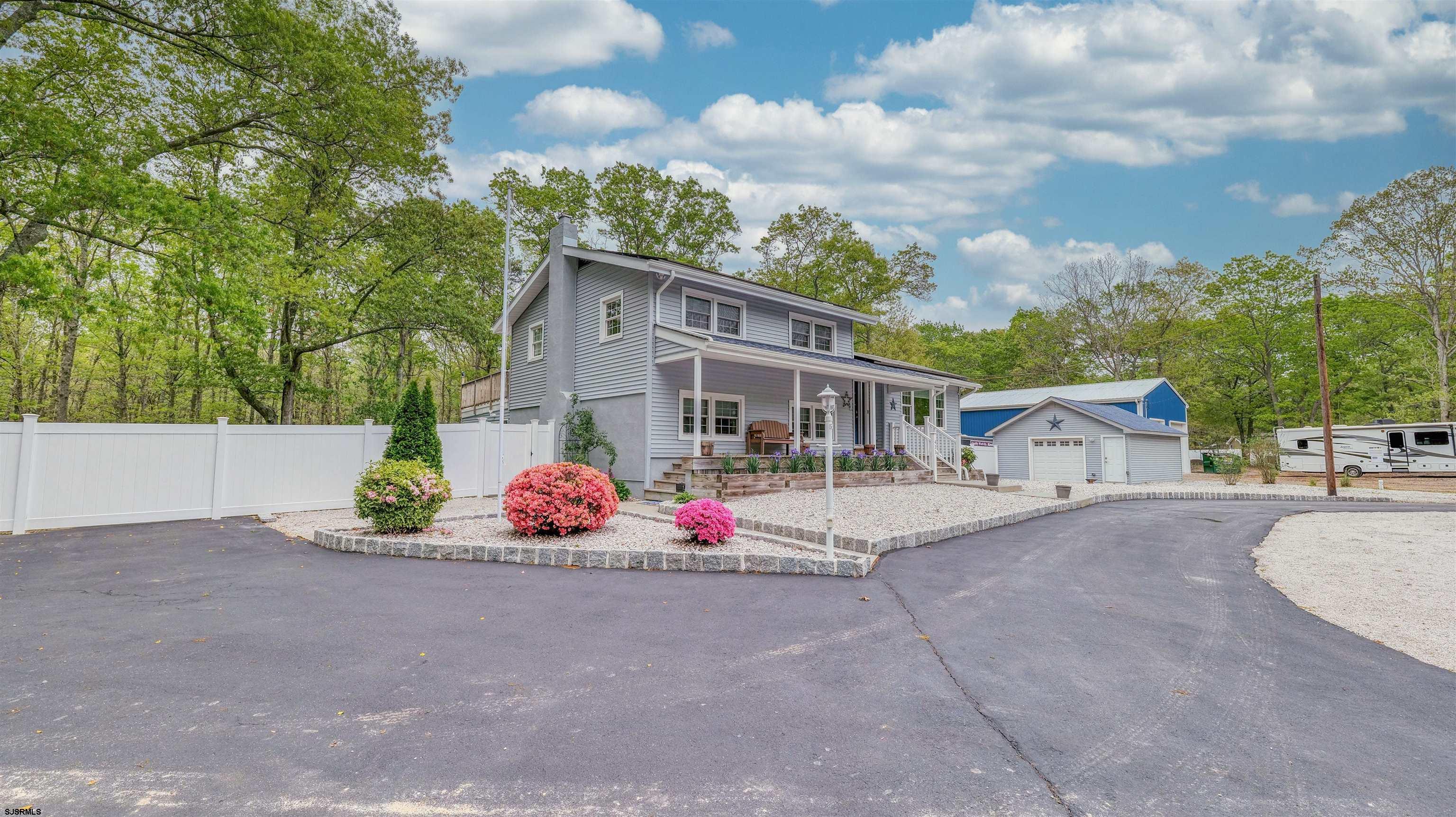 411 Spencer Ln