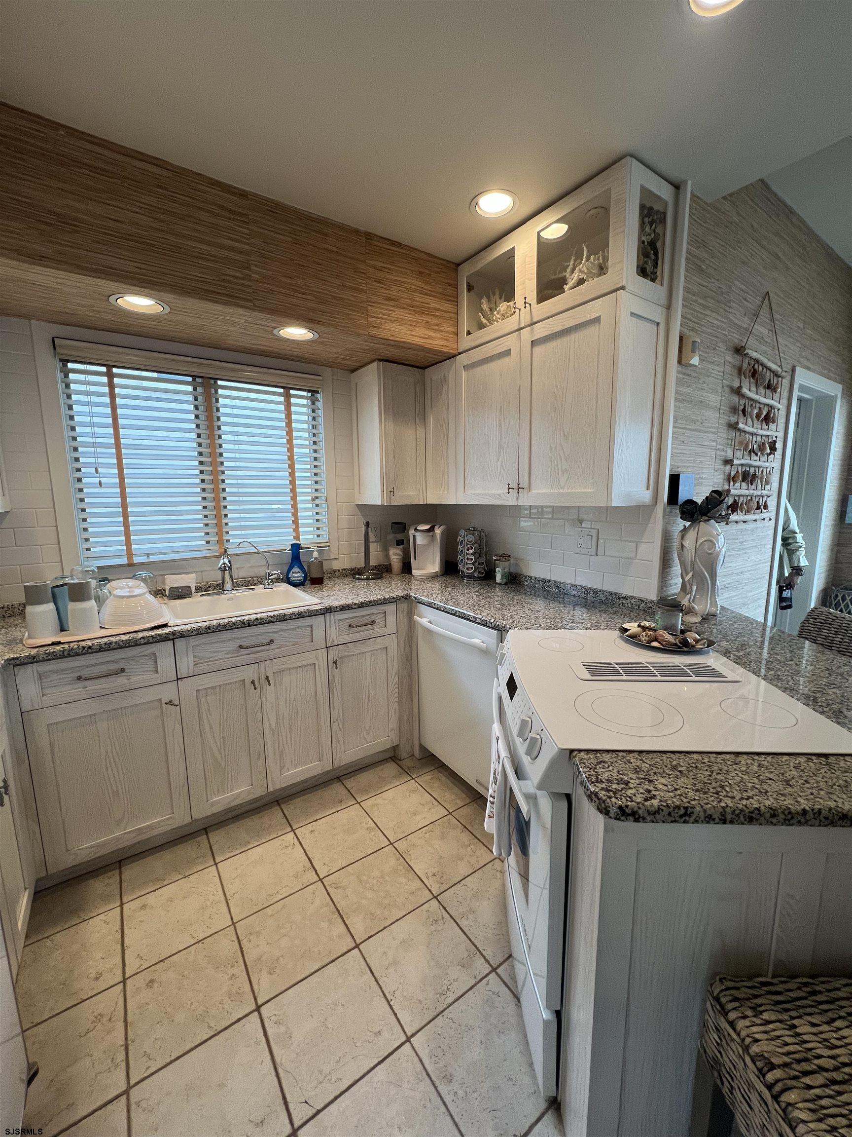 Margate, New Jersey 08402, United States, 5 Bedrooms Bedrooms, ,5 BathroomsBathrooms,Residential,Active,112521