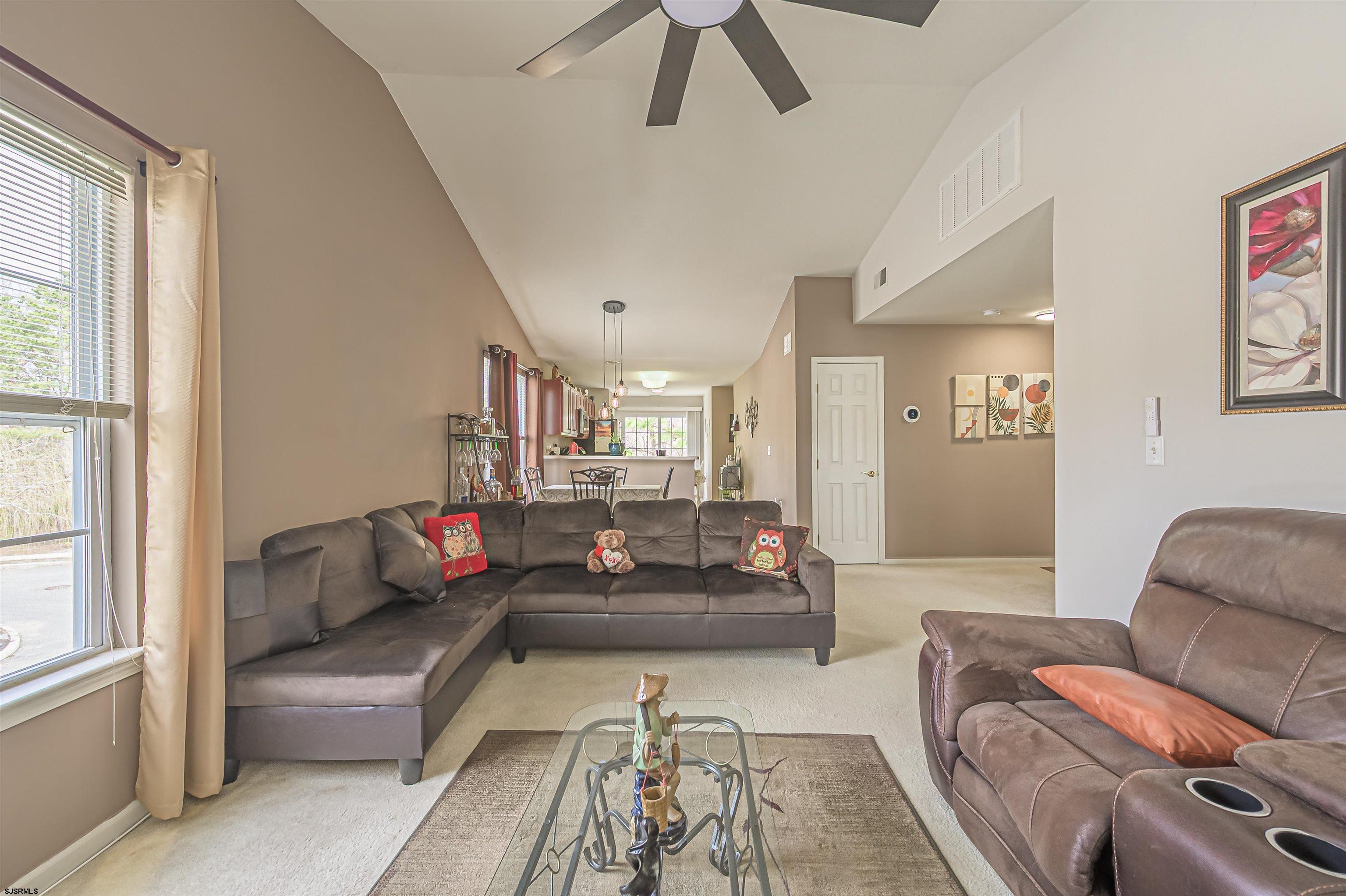 44 E Woodland Ave 44