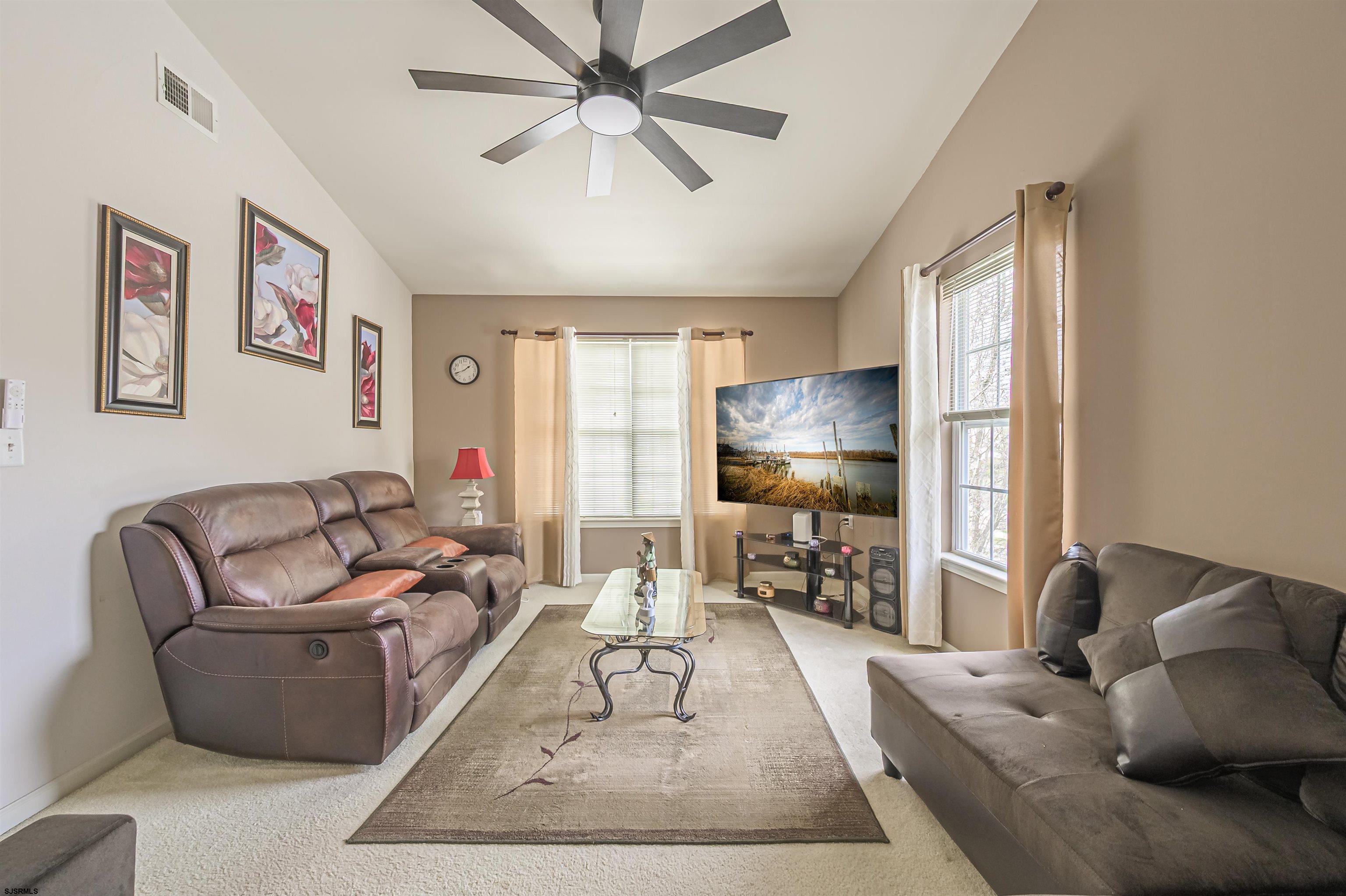 44 E Woodland Ave 44