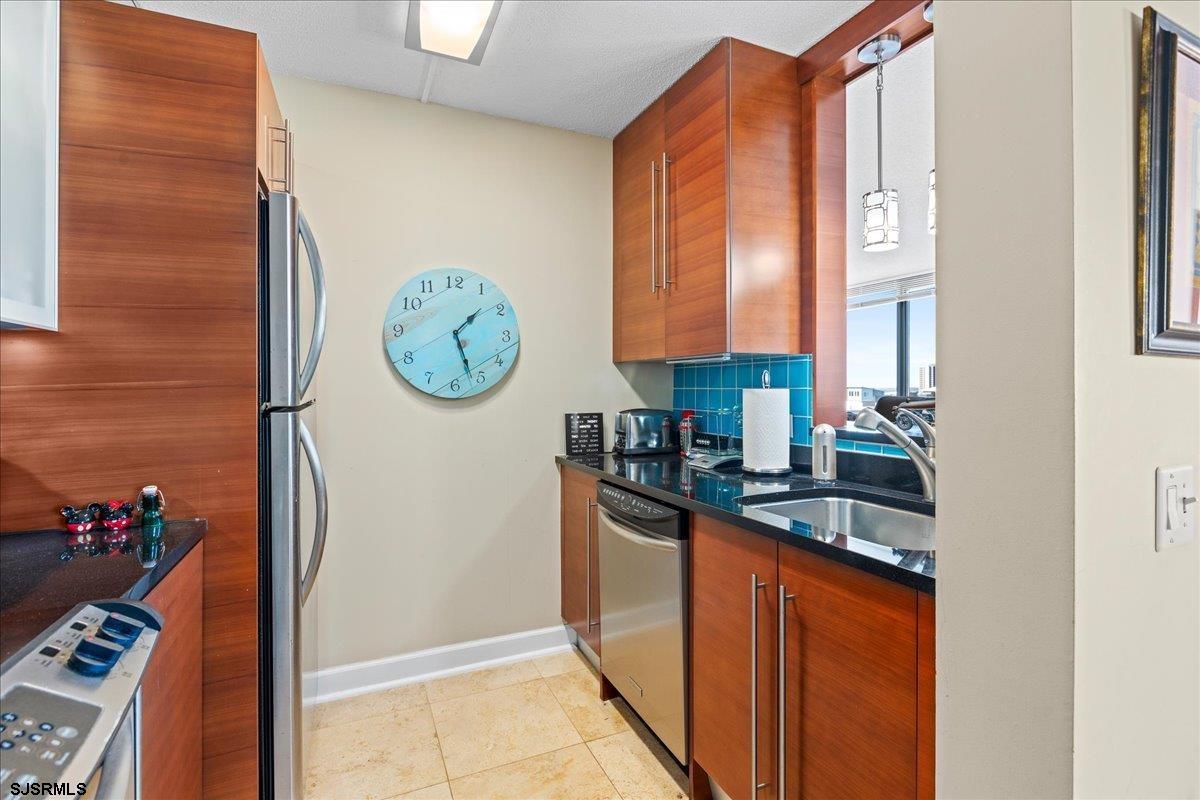 Atlantic City, New Jersey 08401, United States, 2 Bedrooms Bedrooms, ,2 BathroomsBathrooms,Residential,Active,77911