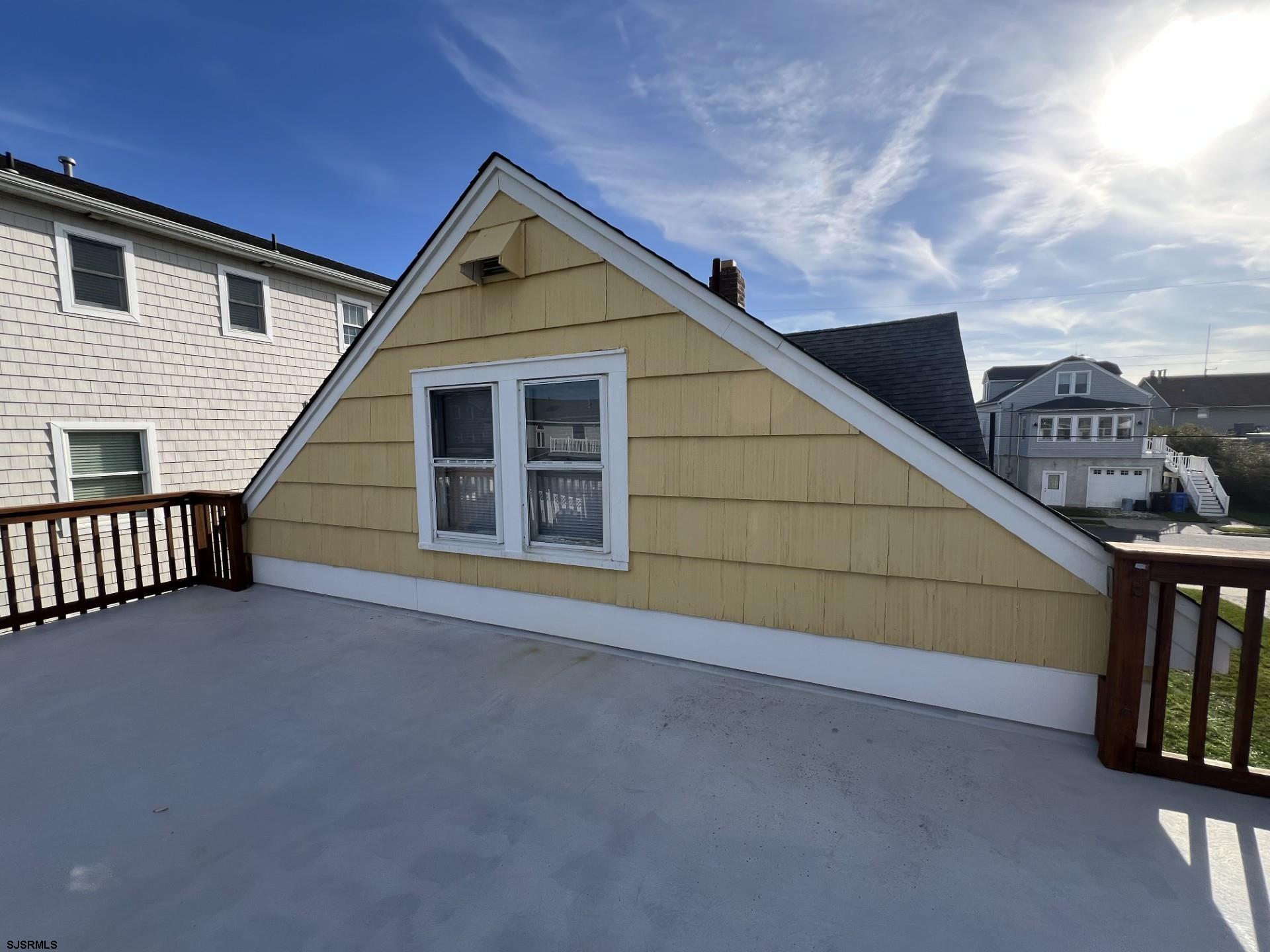 9 E Willard Ave
