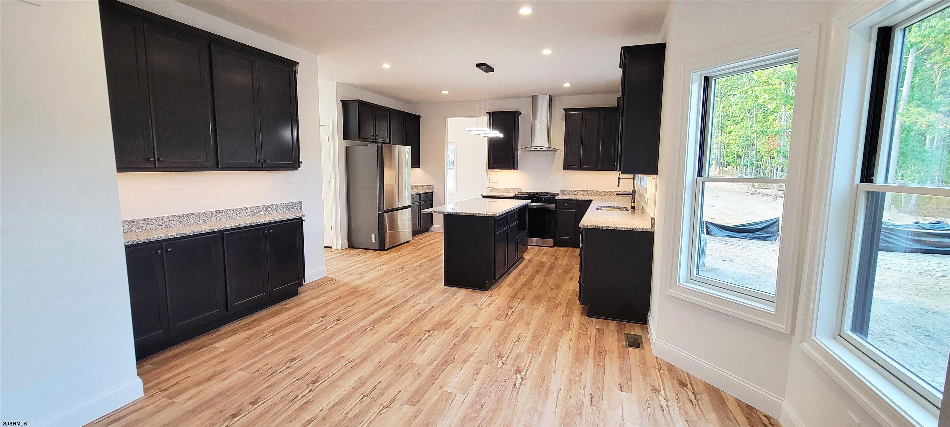 Egg Harbor Township, New Jersey 08234, United States, 4 Bedrooms Bedrooms, ,3 BathroomsBathrooms,Residential,Pending,72492