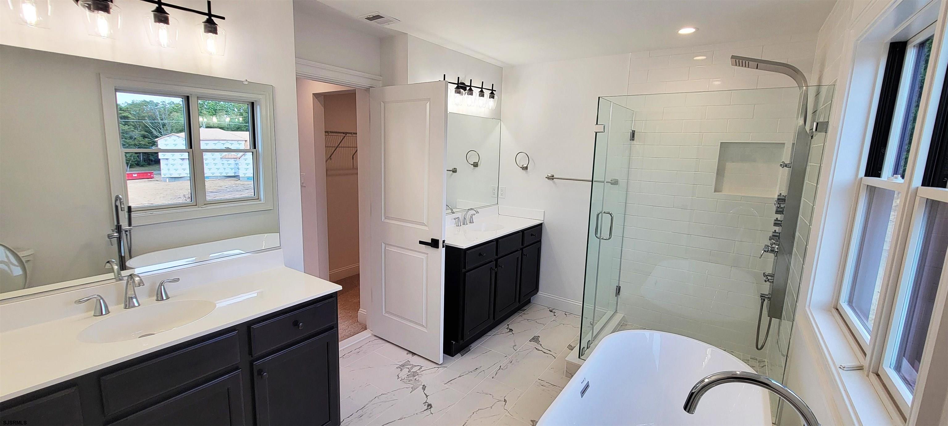 Egg Harbor Township, New Jersey 08234, United States, 4 Bedrooms Bedrooms, ,3 BathroomsBathrooms,Residential,Pending,72492