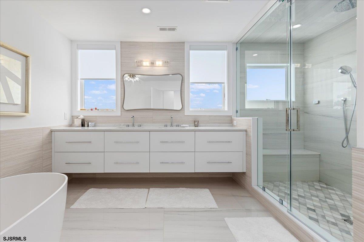 Ventnor, New Jersey 08406, United States, 5 Bedrooms Bedrooms, ,7 BathroomsBathrooms,Residential,Active,13187