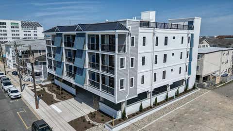 Condo For Sale - 323 E Oak Ave #302<br/> Wildwood, NJ 08260
