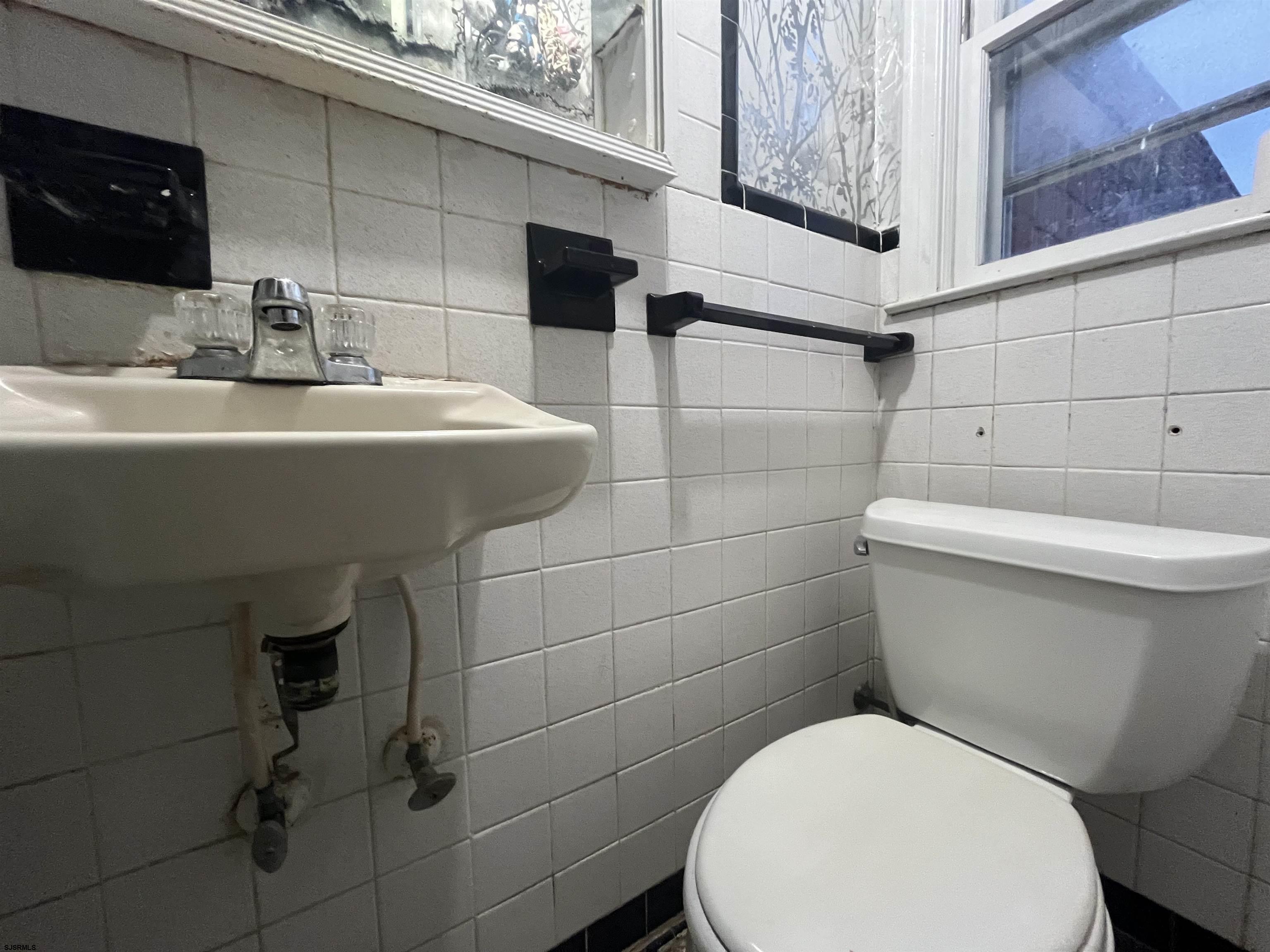 Atlantic City, New Jersey 08401, United States, 3 Bedrooms Bedrooms, ,3 BathroomsBathrooms,Residential,Pending,30580