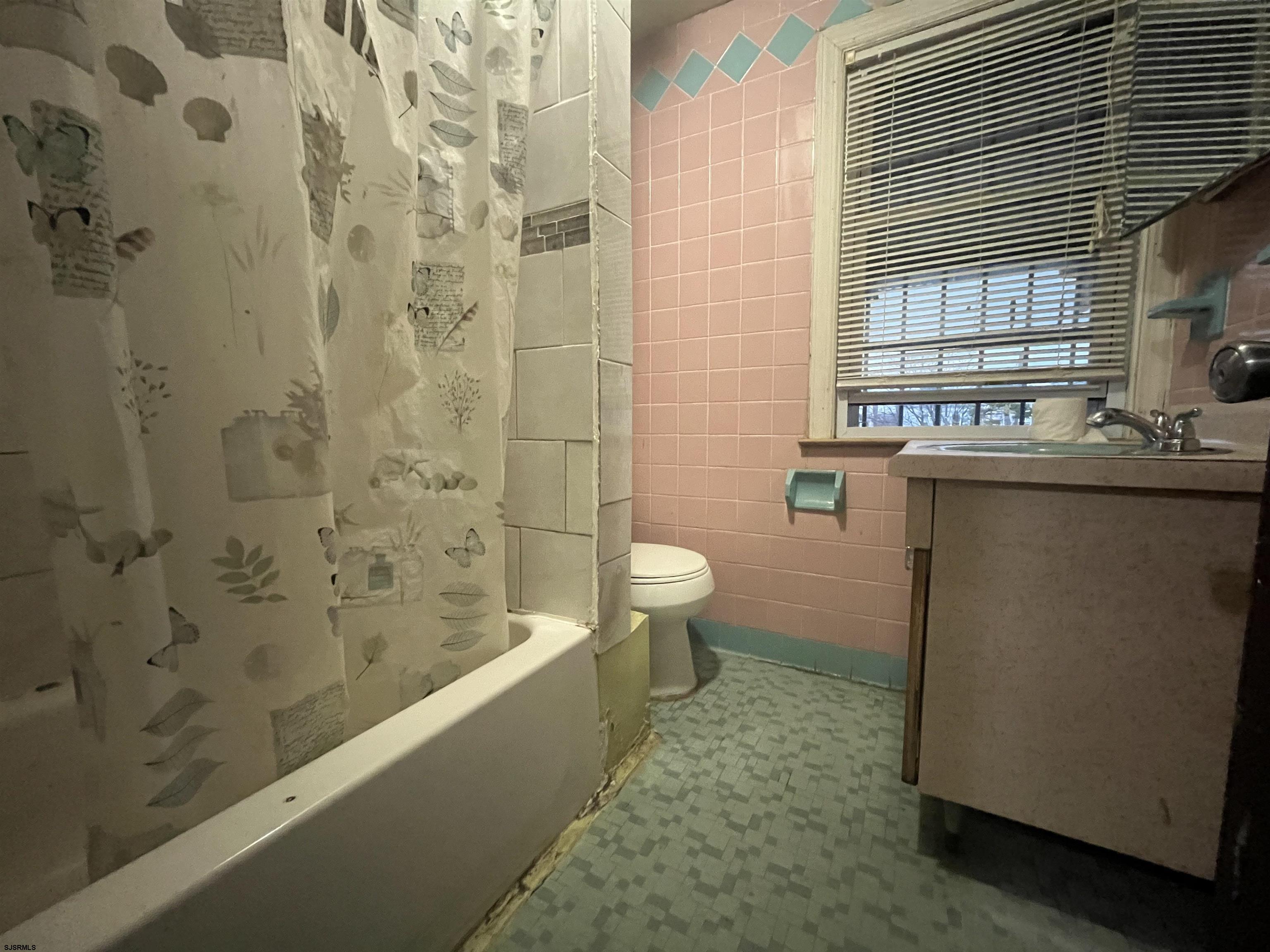 Atlantic City, New Jersey 08401, United States, 3 Bedrooms Bedrooms, ,3 BathroomsBathrooms,Residential,Pending,30580