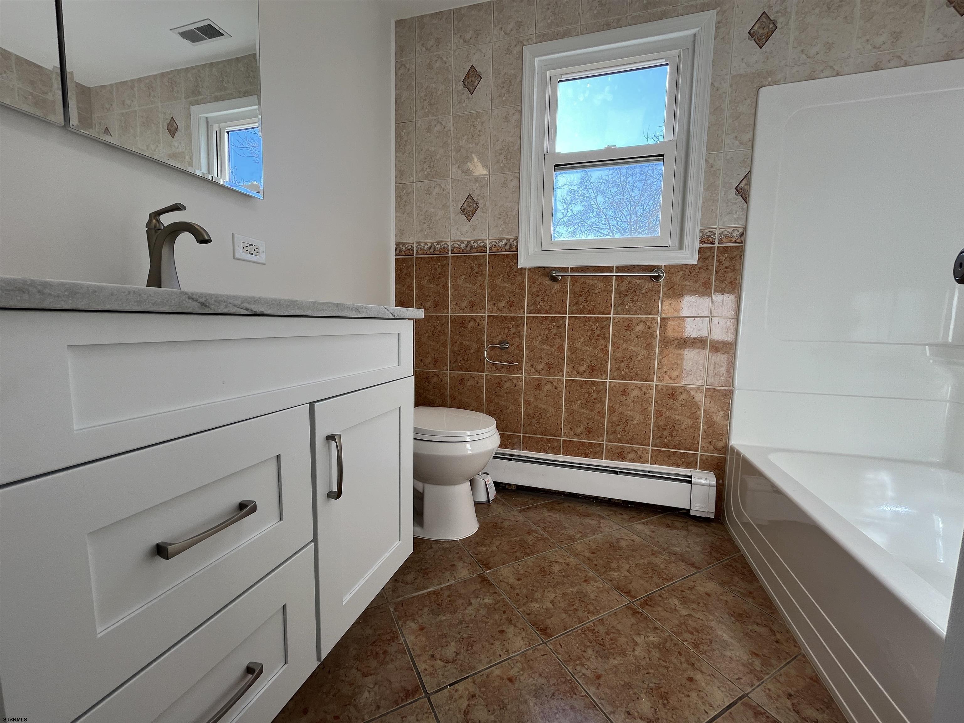 Absecon, New Jersey 08201, United States, 4 Bedrooms Bedrooms, ,2 BathroomsBathrooms,Residential,Active,10439