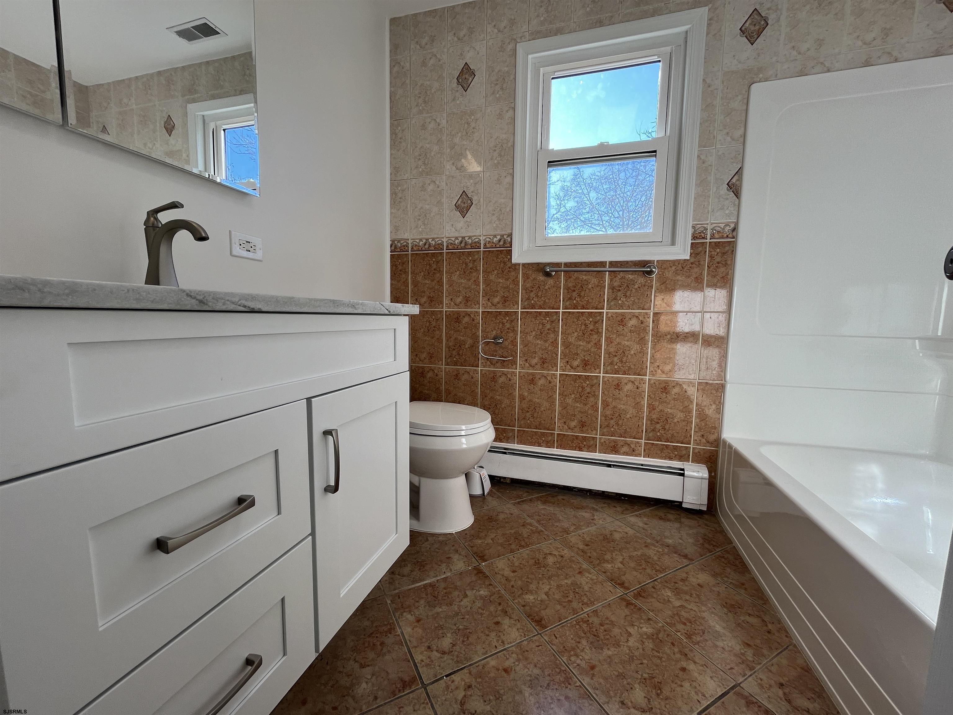 Absecon, New Jersey 08201, United States, 4 Bedrooms Bedrooms, ,2 BathroomsBathrooms,Residential,Active,10439