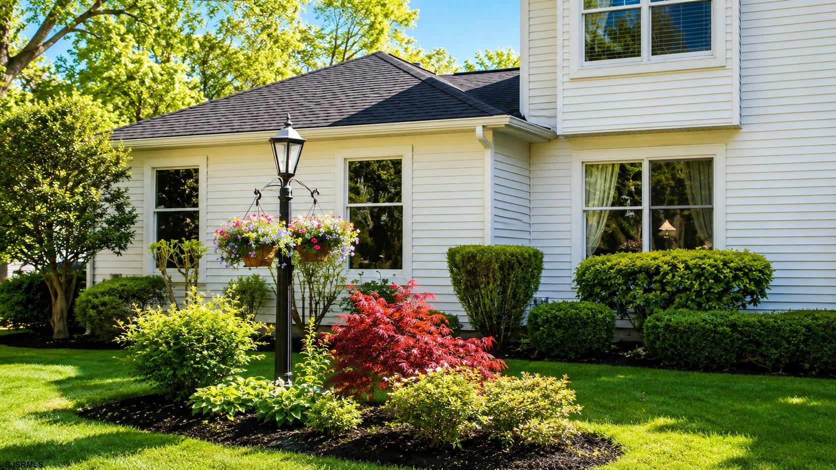 818 E Harlequin Dr