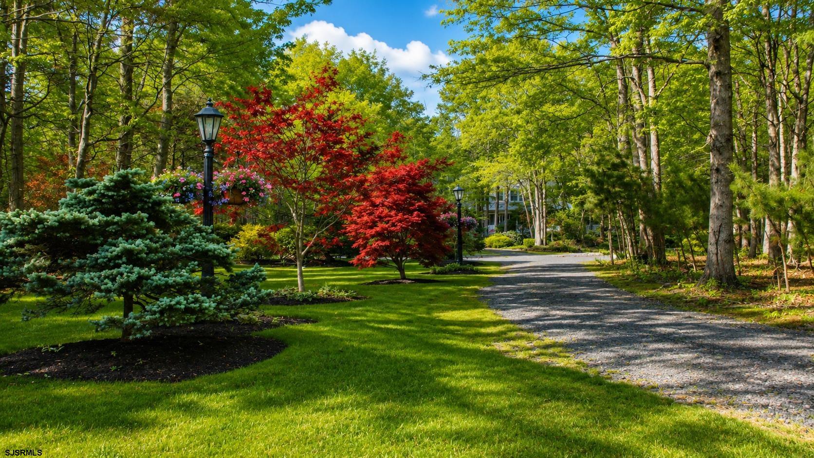 818 E Harlequin Dr
