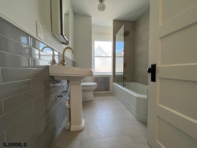 Ventnor, New Jersey 08406, United States, 8 Bedrooms Bedrooms, ,5 BathroomsBathrooms,Residential,Active,115369