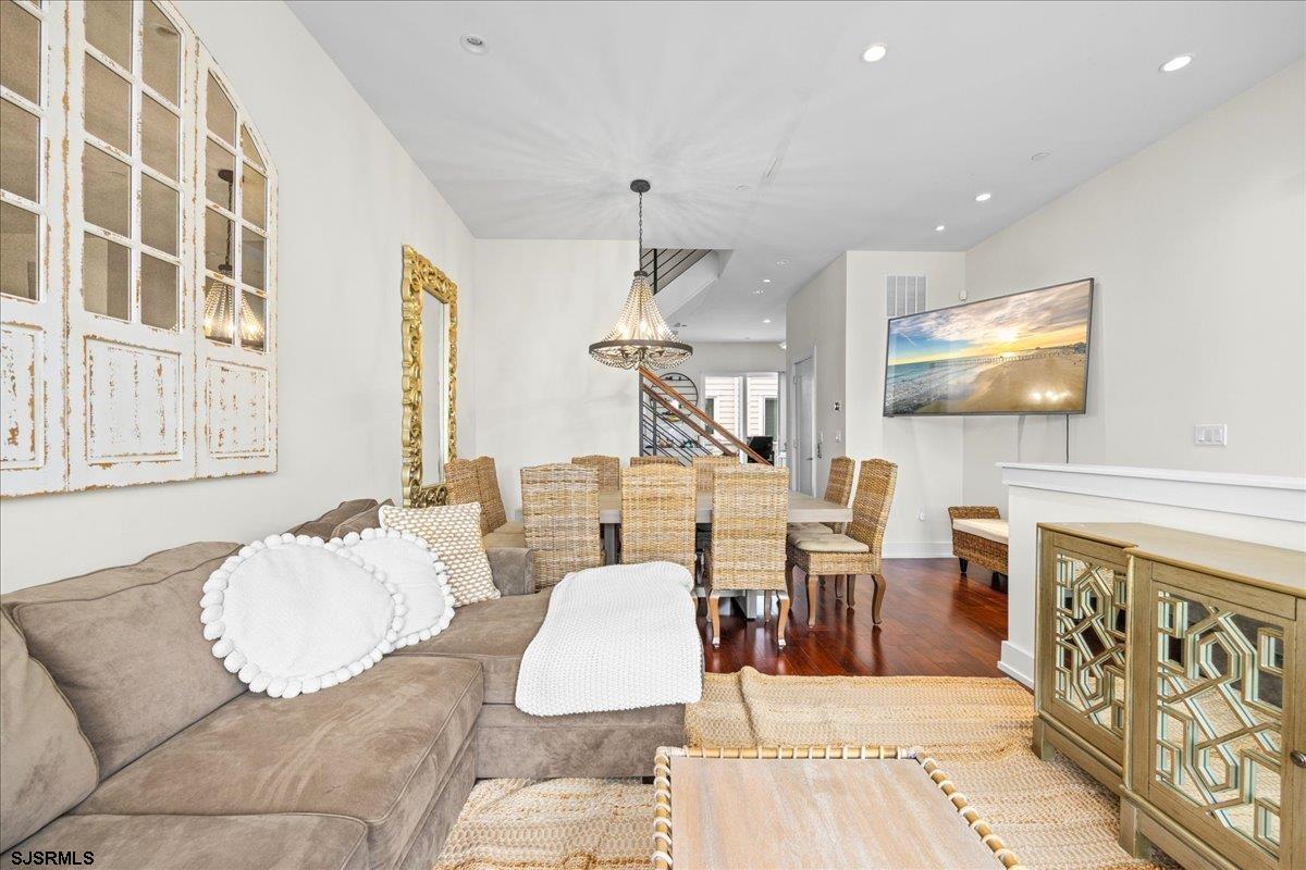 Ventnor, New Jersey 08406, United States, 5 Bedrooms Bedrooms, ,4 BathroomsBathrooms,Residential,Active,164996