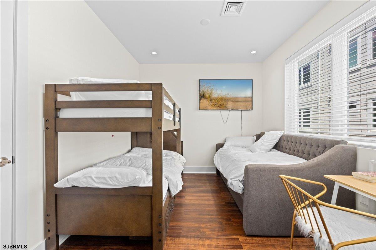 Ventnor, New Jersey 08406, United States, 5 Bedrooms Bedrooms, ,4 BathroomsBathrooms,Residential,Active,164996