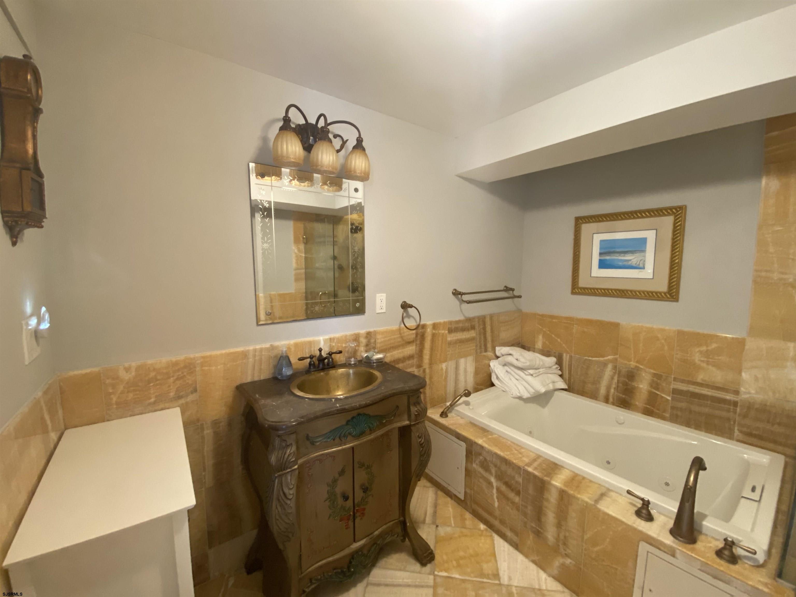 Ventnor, New Jersey 08406, United States, 2 Bedrooms Bedrooms, ,2 BathroomsBathrooms,Residential,Active,165988