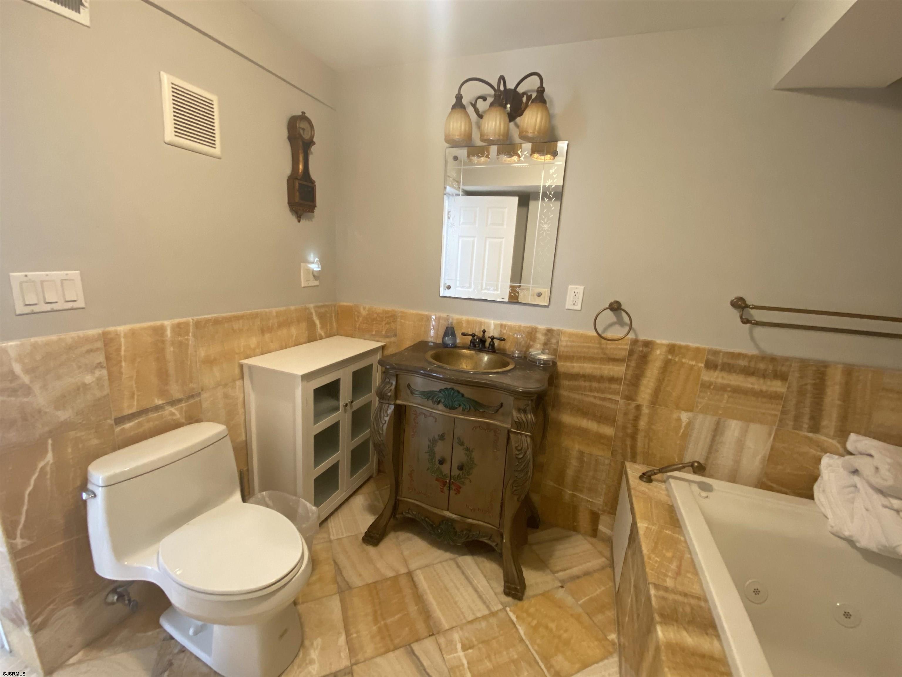 Ventnor, New Jersey 08406, United States, 2 Bedrooms Bedrooms, ,2 BathroomsBathrooms,Residential,Active,165988