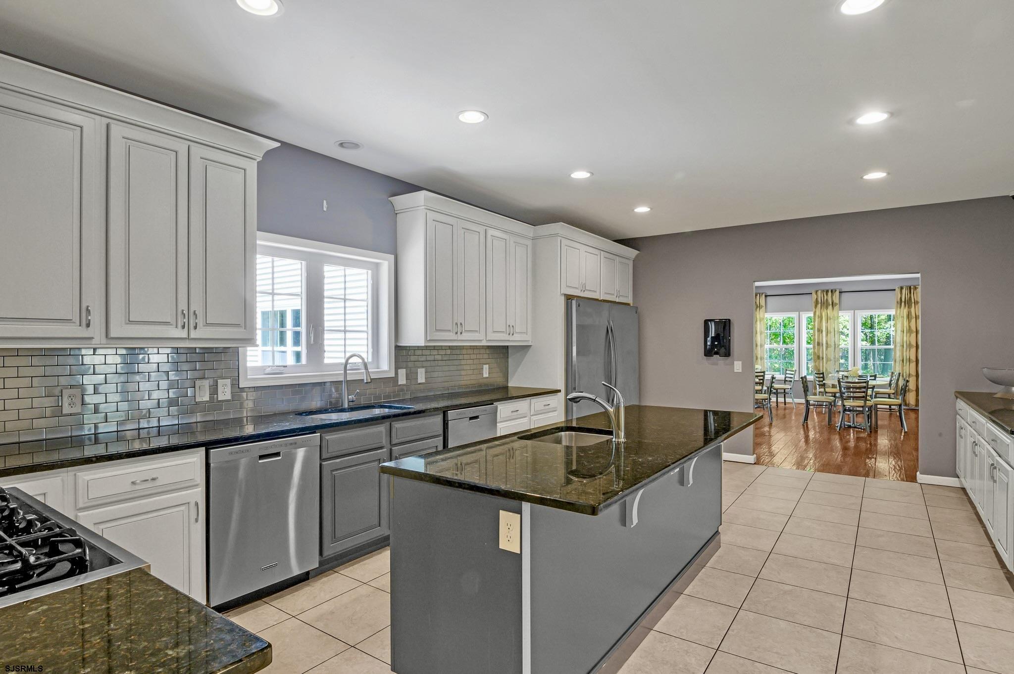 Egg Harbor Township, New Jersey 08234, United States, 9 Bedrooms Bedrooms, ,7 BathroomsBathrooms,Residential,Active,233334